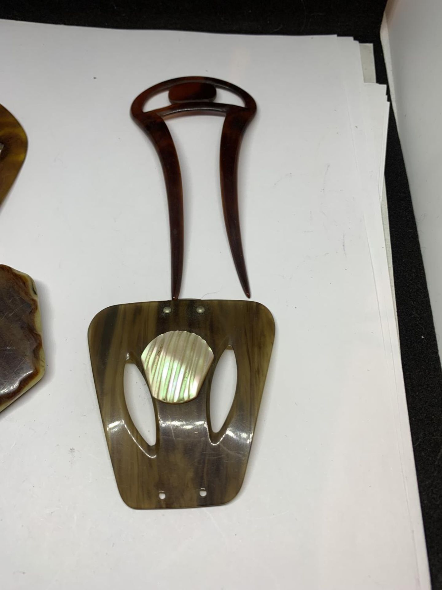 VARIOUS TORTOISE SHELL ITEMS - Image 3 of 3