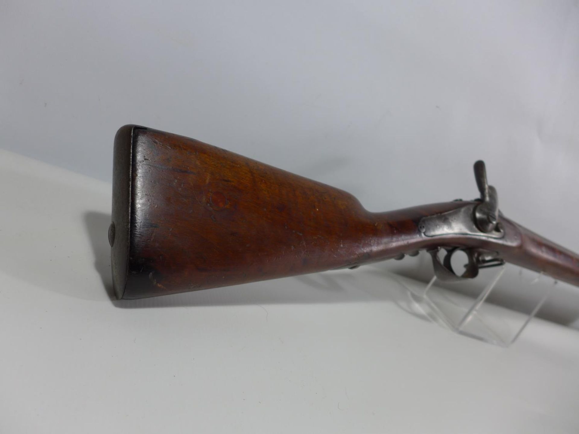 A FRENCH MID 19TH CENTURY ST ETIENNE PERCUSSION CAP SMOOTH BORE CARBINE, 60CM BARREL, LENGTH 101CM - Image 3 of 8