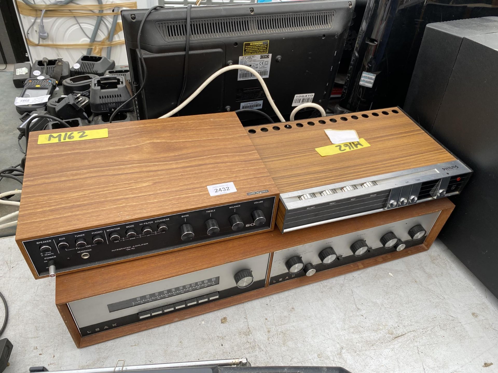 AN ASSORTMENT OF STEREO EQUIPMENT TO INCLUDE A LEAK TUNER, A SONY AMPLIFIER AND A PHILIPS TUNER ETC