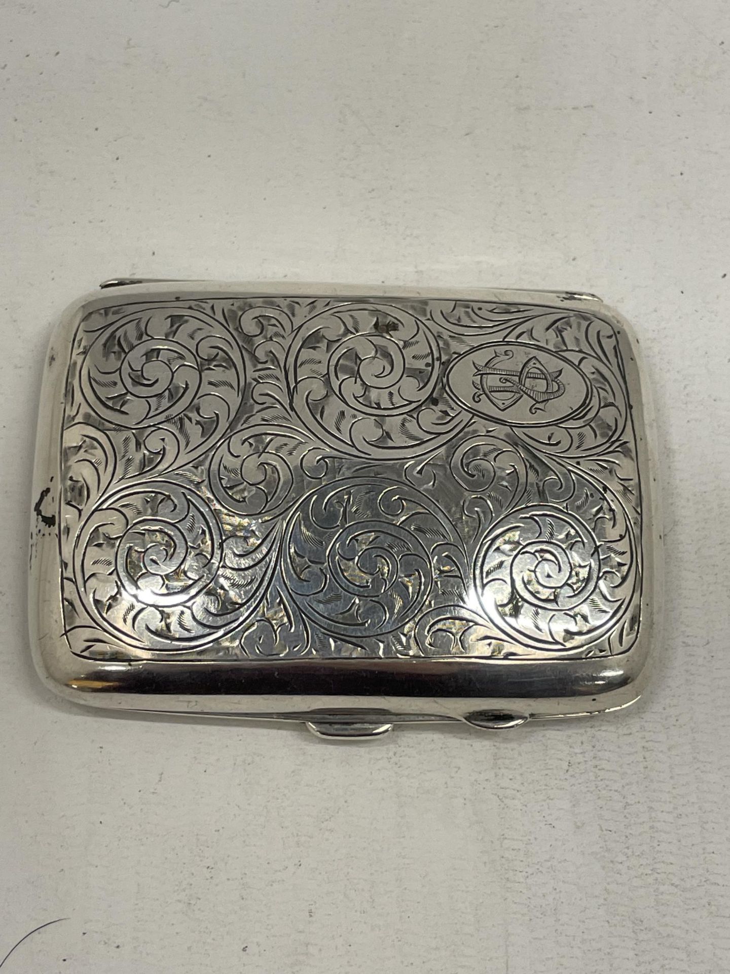 A BIRMINGHAM HALLMARKED SILVER CIGARETTE CASE, LENGTH 8CM