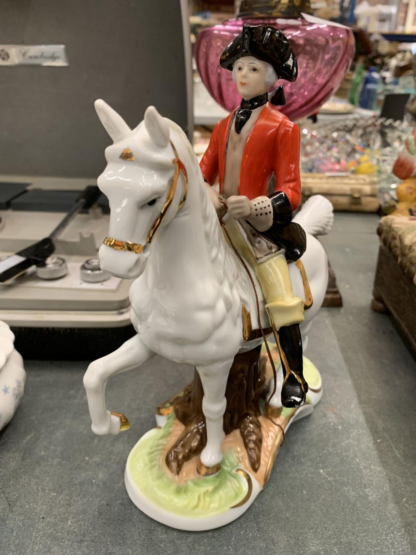 TWO CERAMIC FIGURES OF A MAN AND LADY OUT RIDING HEIGHT 21CM - Image 4 of 5