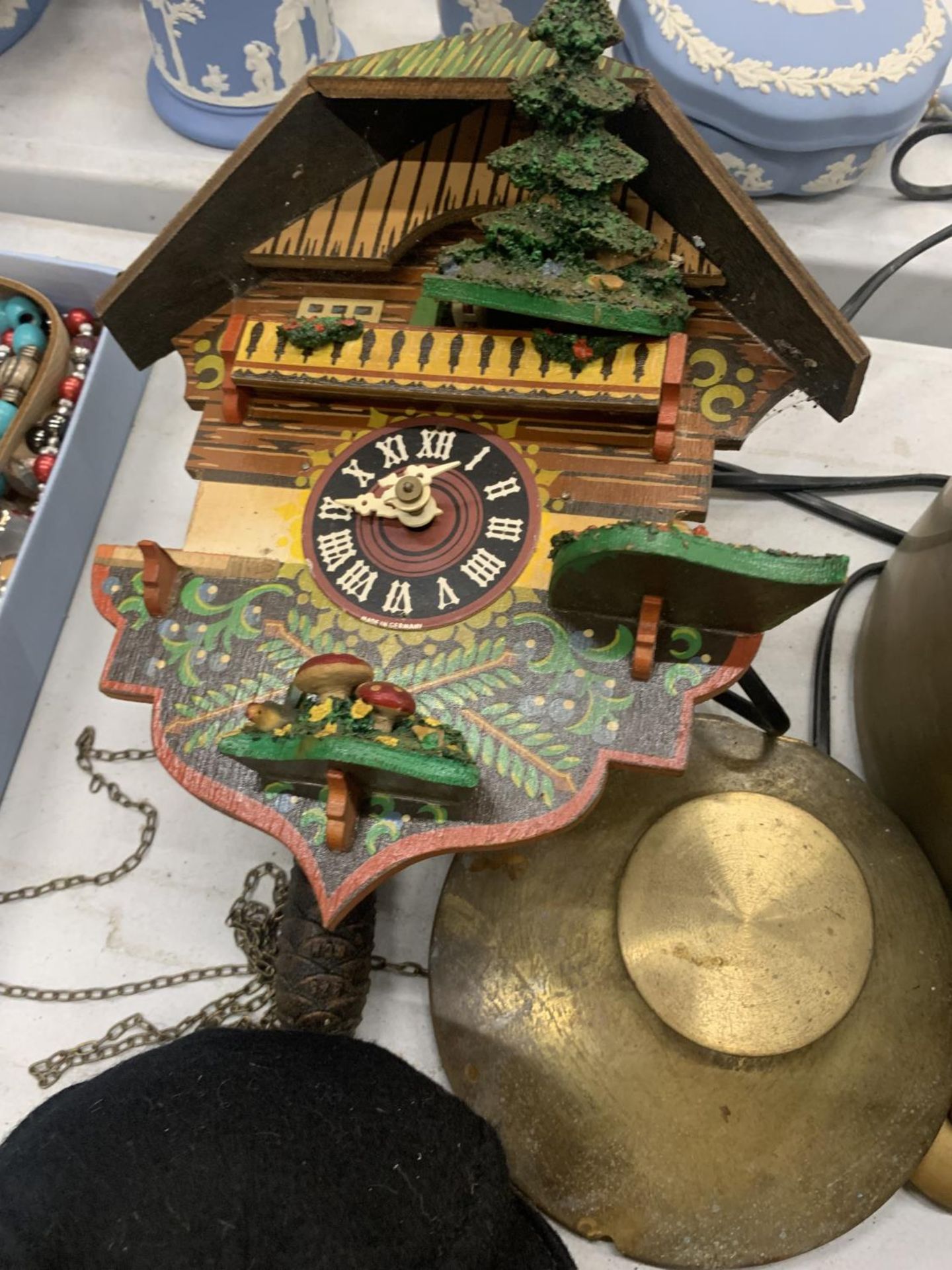 A VINTAGE HEAVY BRASS WALL CLOCK BY GIBSON PLUS A CUCKOO CLOCK IN NEED OF REPAIR - Image 2 of 3