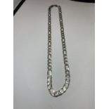 A SILVER FLAT LINK NECKLACE LENGTH 20 INCHES