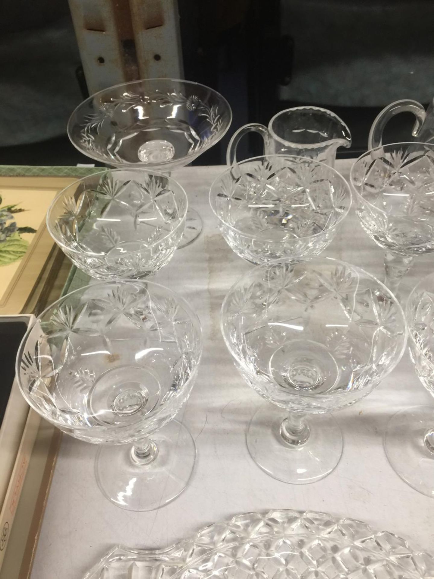 A QUANTITY OF GLASSWARE TO INCLUDE DESSERT BOWLS, SUGAR BOWLS, JUGS AND TRAY - Image 2 of 3