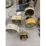 A QUANTITY OF VINTAGE MANTLE AND ALARM CLOCKS
