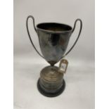 A HALLMARKED SILVER TWIN HANDLED TROPHY CUP, HEIGHT 28CM, (HALLMARKS RUBBED) GROSS WEIGHT WITHOUT