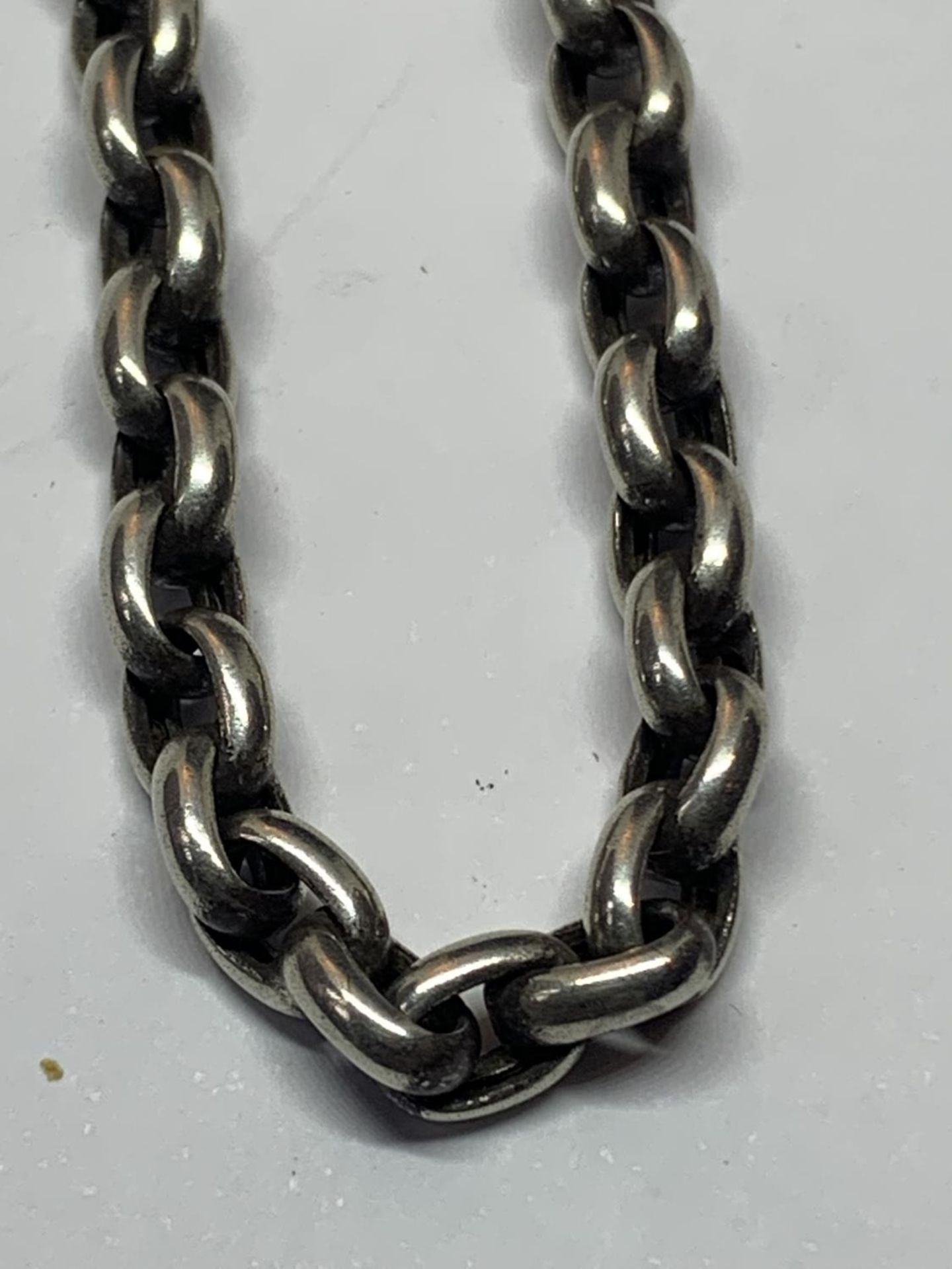 A SILVER BELCHER CHAIN NECKLACE LENGTH 18 INCHES - Image 2 of 3