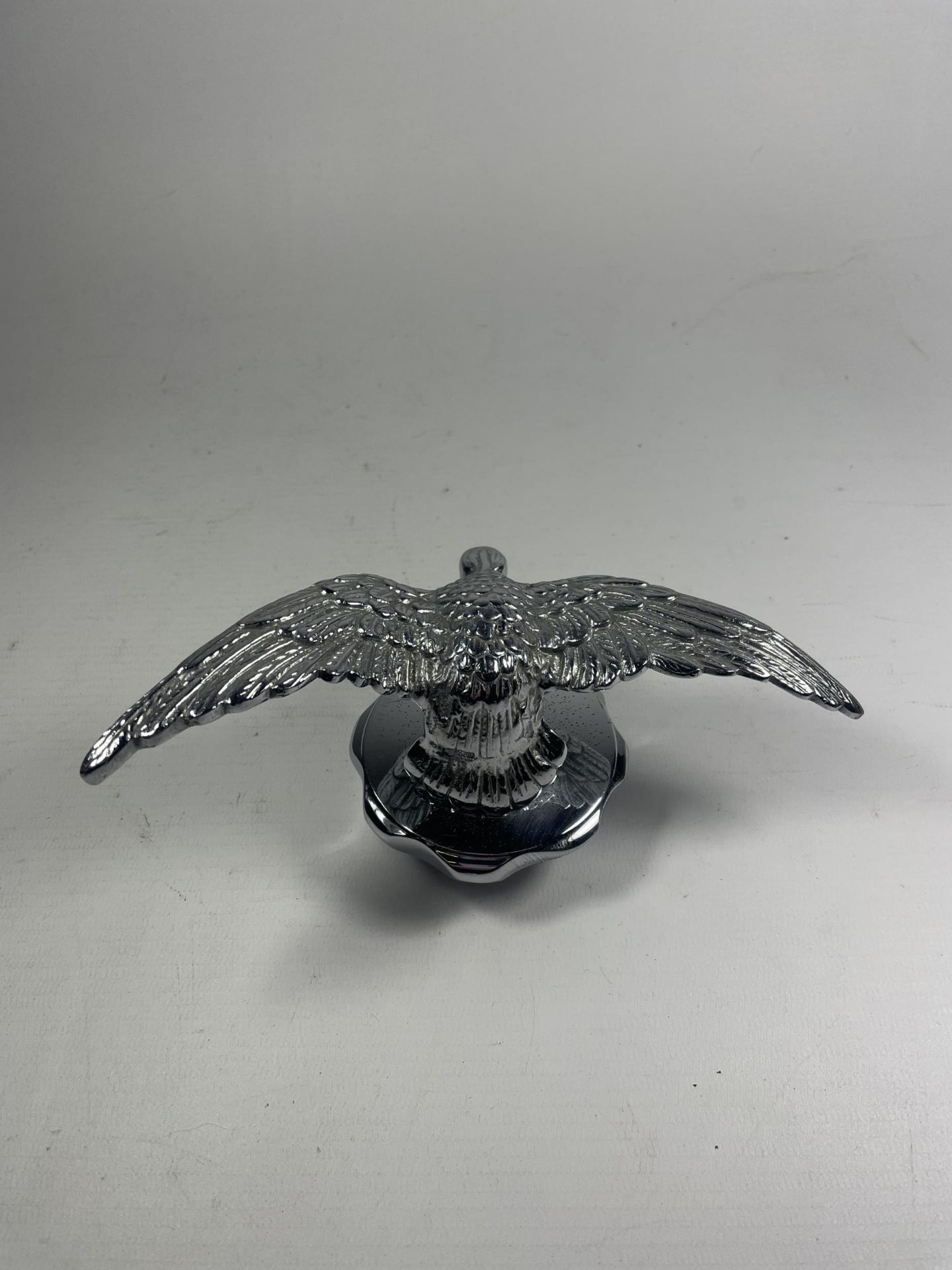 A FORD FLYING QUAIL CAR MASCOT ON A RADIATOR CAP BASE - Image 2 of 4