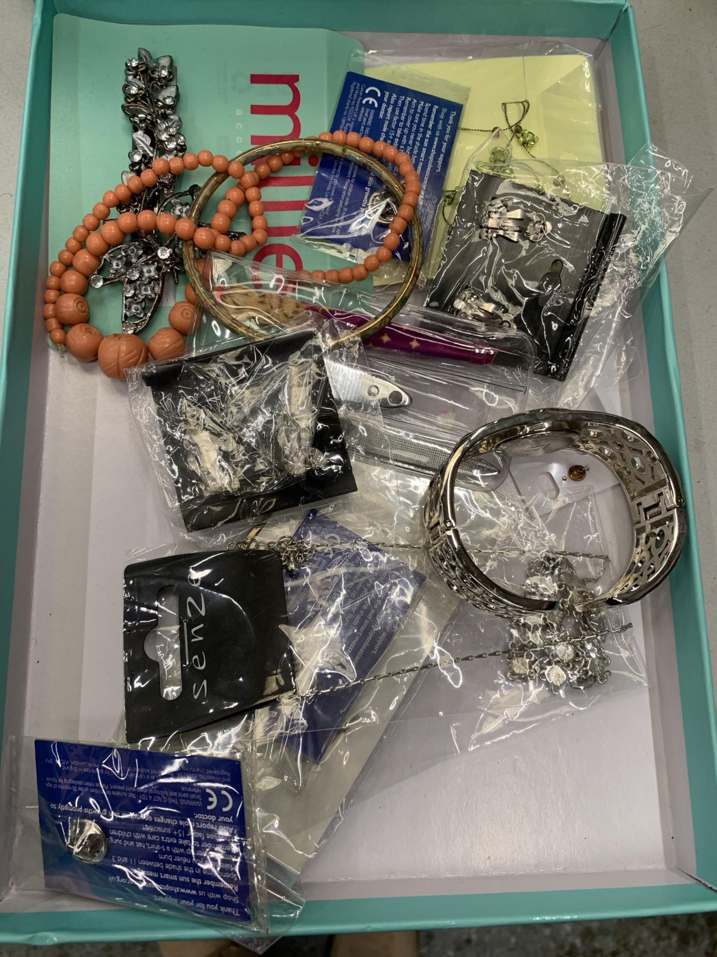 A BOX OF ASSORTED COSTUME JEWELLERY - Image 2 of 4