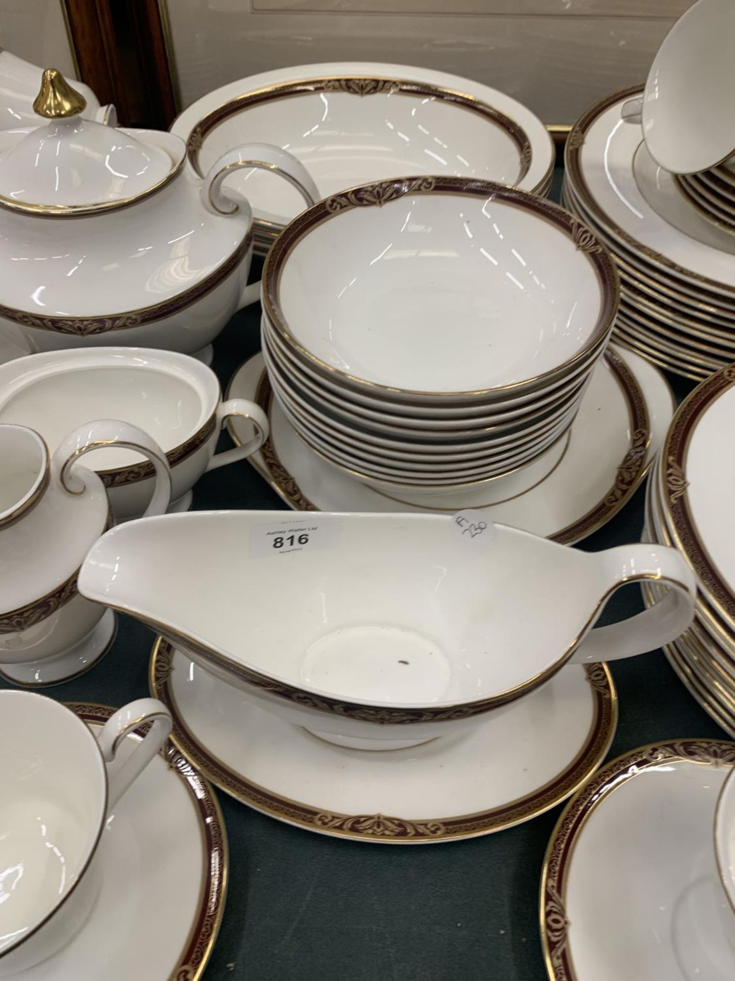 A ROYAL DOULTON SECONDS DINNER SERVICE TO INCLUDE DIFFERENT SIZES OF PLATES AND BOWLS, A SAUCE - Image 3 of 5