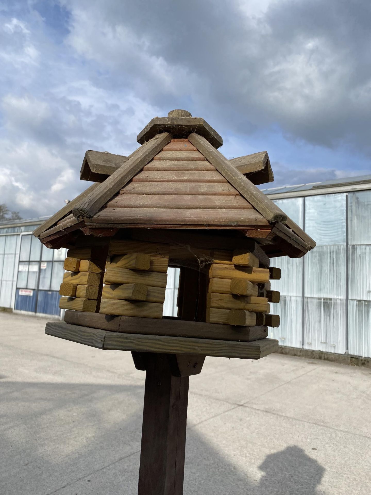 A WOODEN BIRD TABLE - Image 2 of 3