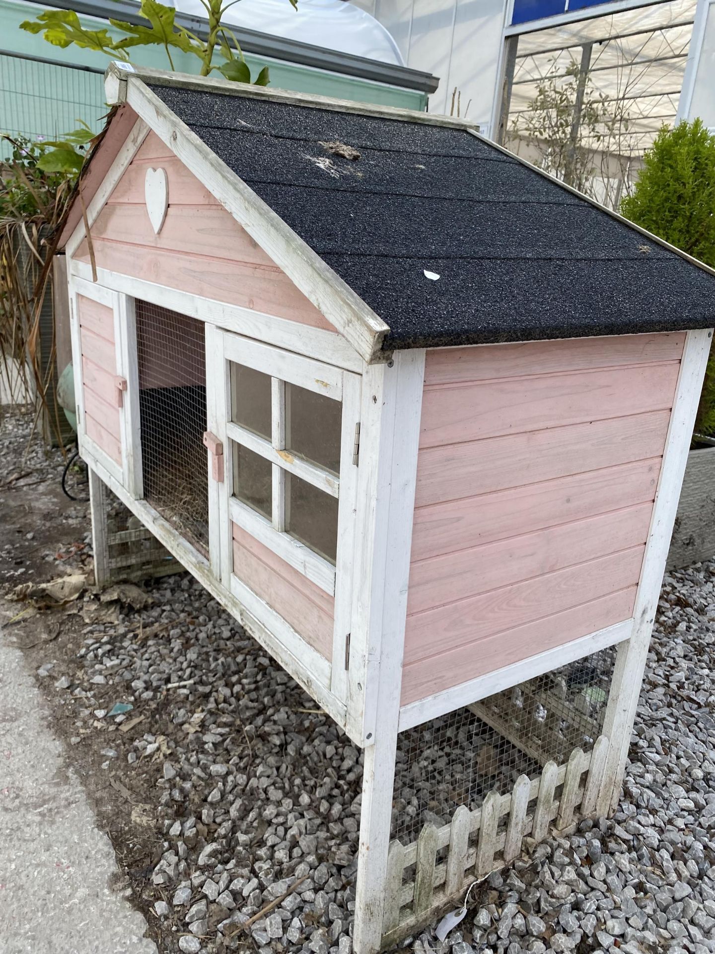 A WOODEN TWO TIER RABBIT HUTCH - Image 2 of 4