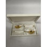 A CASED PAIR OF JAPANESE GOLD PLATED TEASPOONS