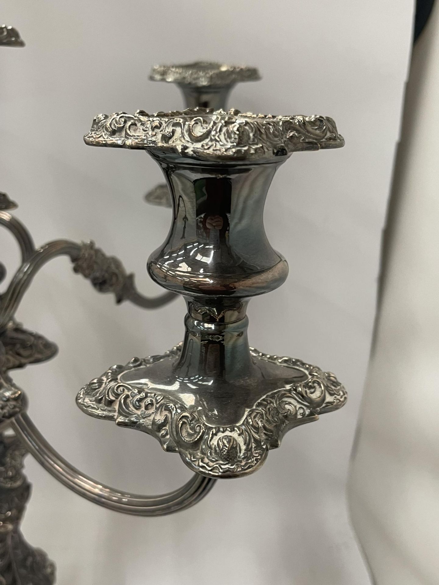 A VINTAGE SILVER PLATED FIVE BRANCH CANDLEABRA WITH PRINCE OF WALES PRESENTATION ENGRAVING TO BASE - Image 3 of 8