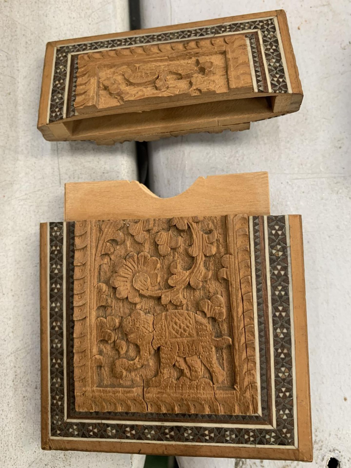 A WOODEN CARVED CARD CASE - Image 2 of 2