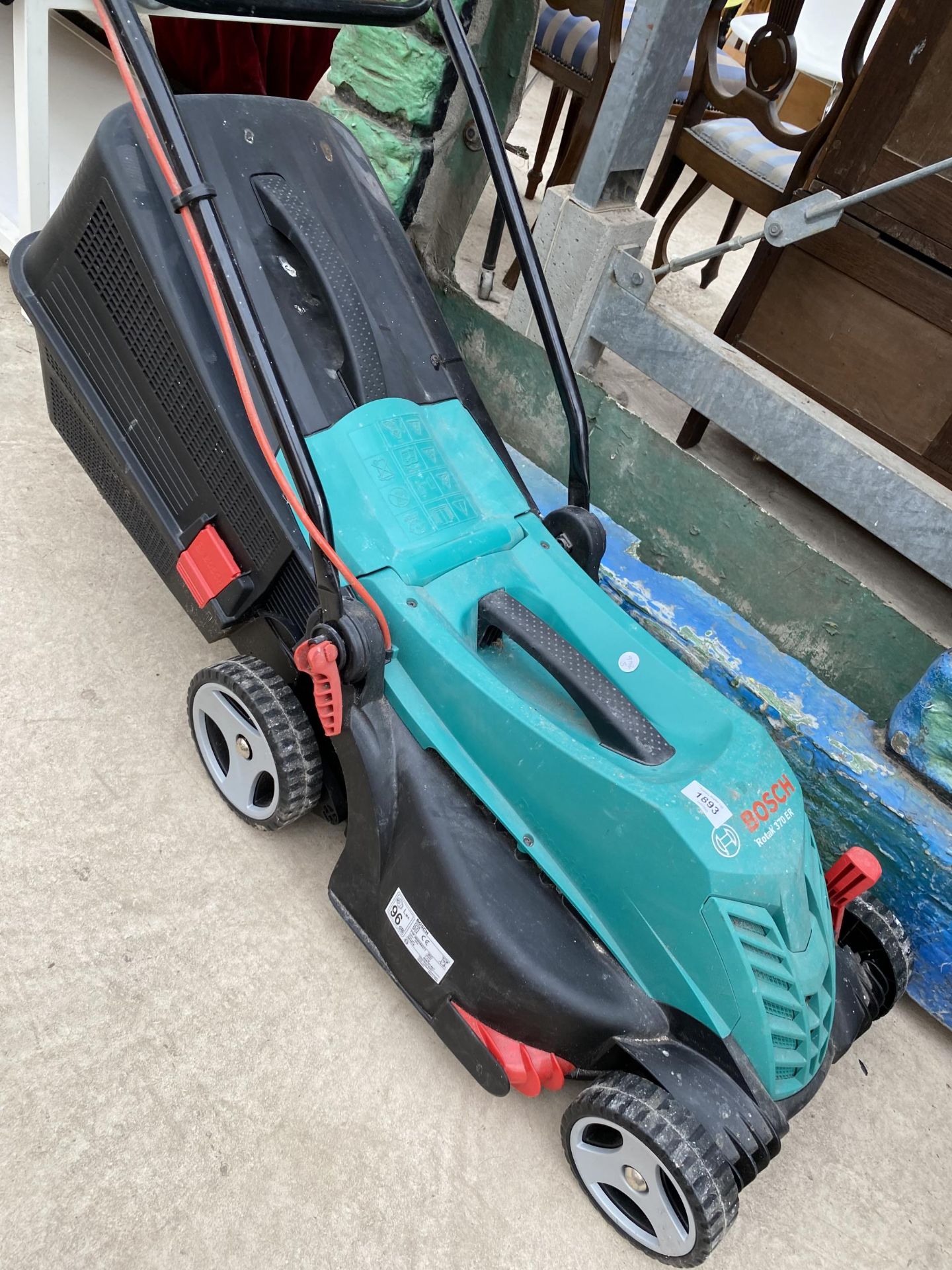 A BOSCH ROTAK 370 ER ELECTRIC LAWN MOWER - Image 2 of 2
