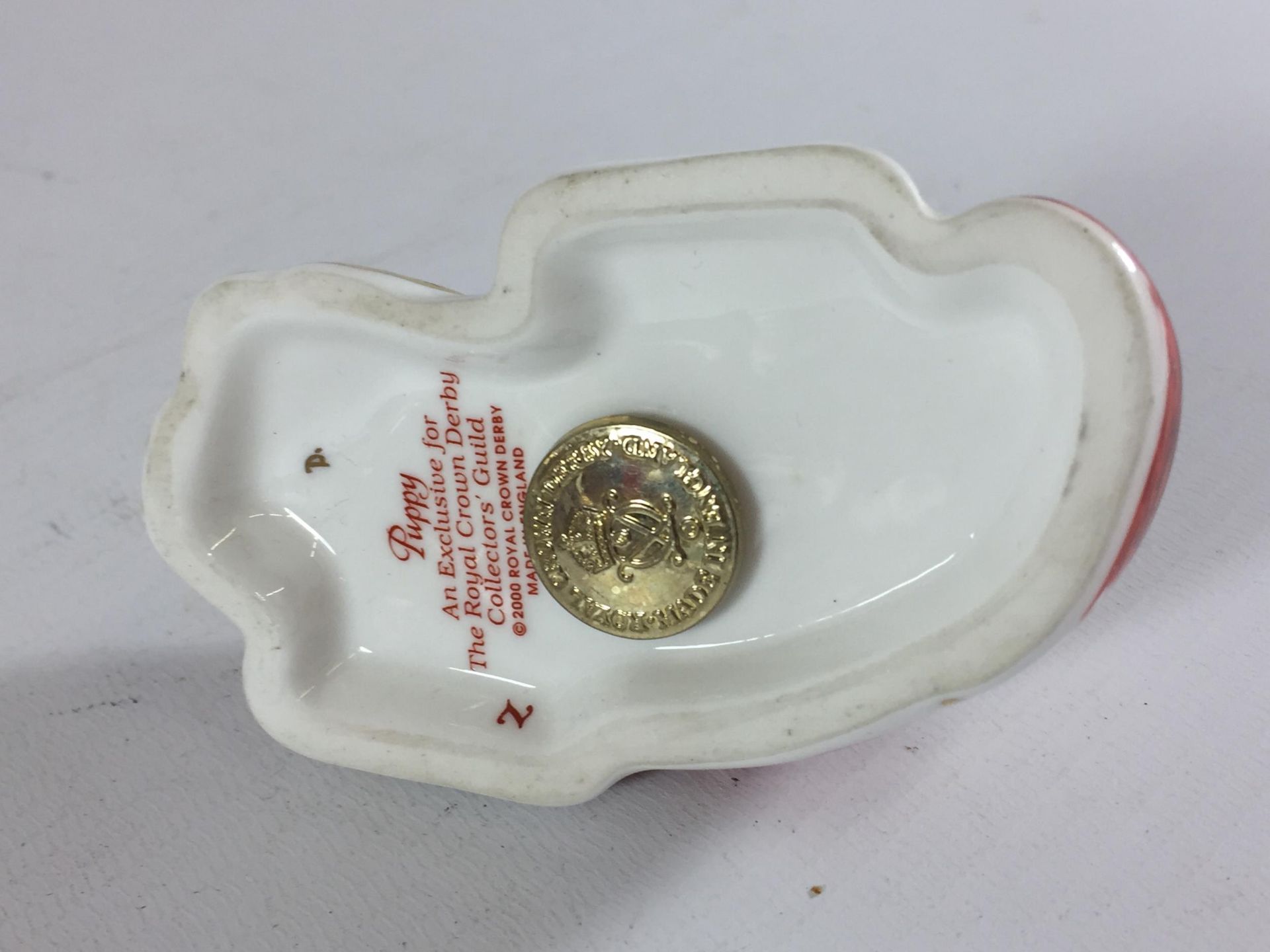 A ROYAL CROWN DERBY PUPPY COLLECTORS GUILD PAPERWEIGHT, GOLD STOPPER - Image 3 of 3