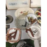 A MIXED LOT OF TO INCLUDE A LARGE MASON'S IRONSTONE "FRIARSWOOD" PLATTER, GLASSWARE, CAKE PLATES,