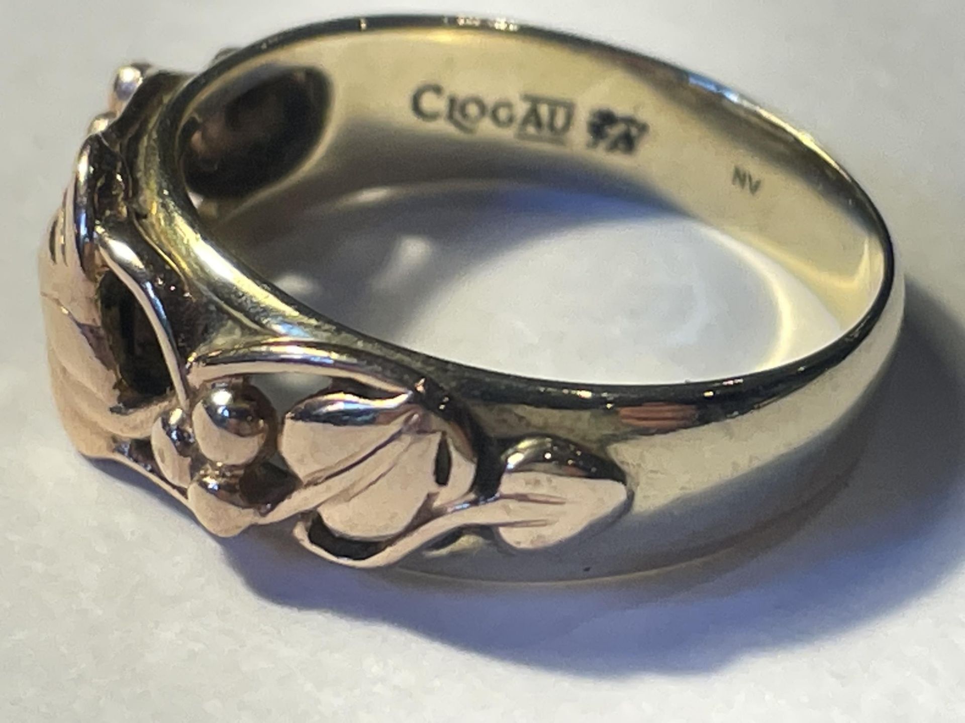 A 9 CARAT GOLD CLOGAU 'TREE OF LIFE' RING GROSS WEIGHT 4.85 GRAMS SIZE R/S WITH ORIGINAL - Image 2 of 5