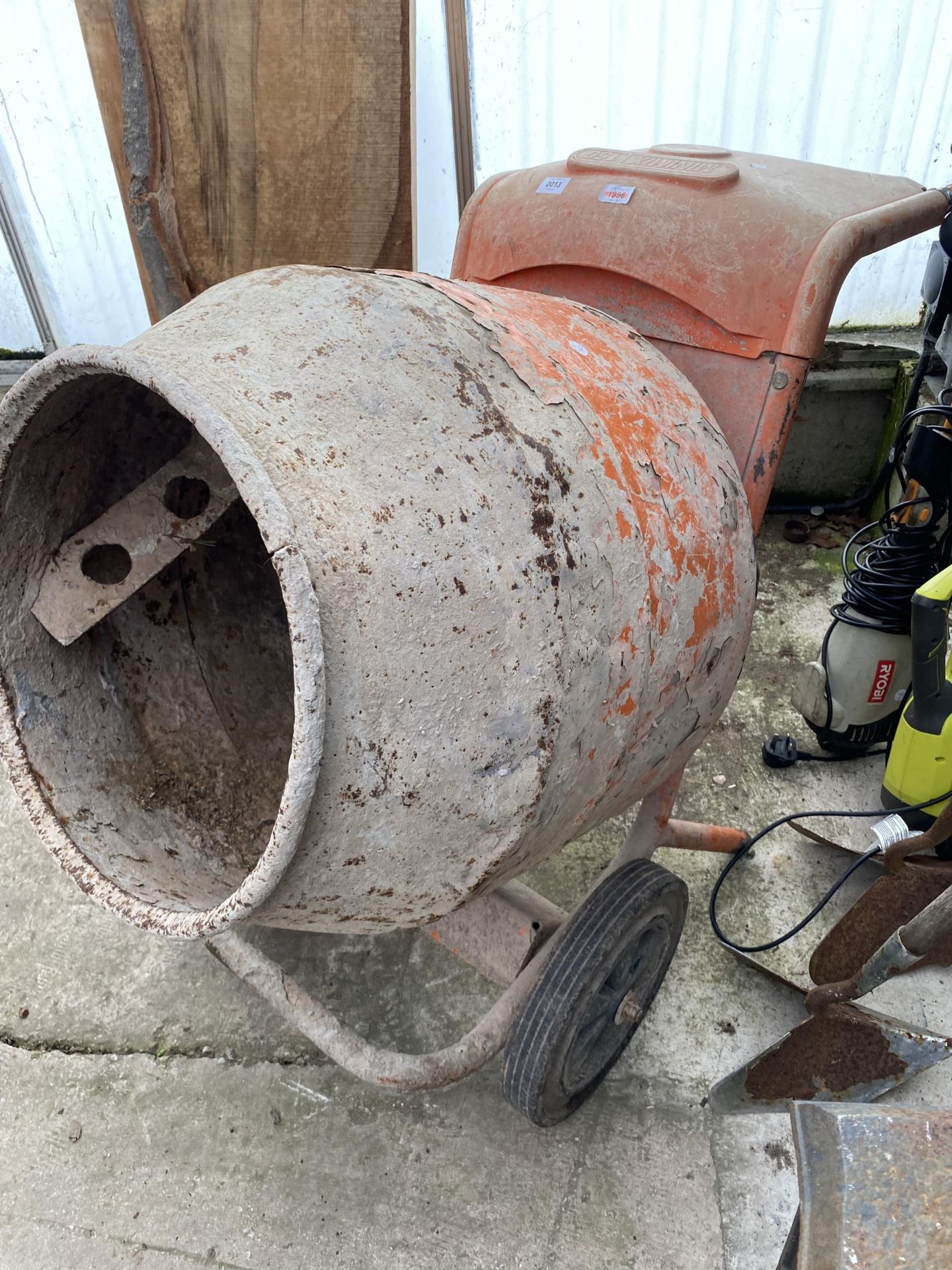 A BELLE MINIMIX150 ELECTRIC CEMENT MIXER - Image 2 of 4