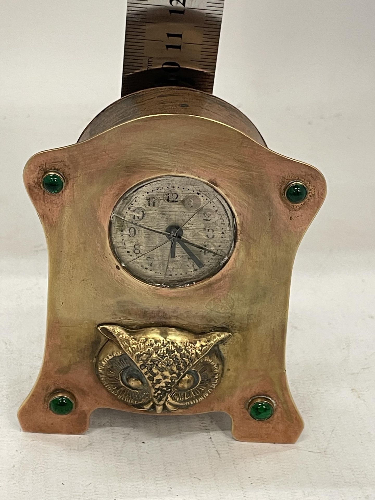 AN ARTS & CRAFTS COPPER AND BRASS MANTLE CLOCK, HEIGHT 10CM - Image 5 of 5