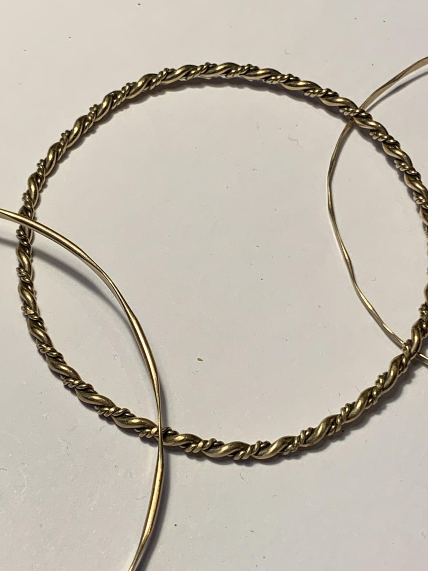 THREE TESTED TO 9 CARAT GOLD BANGLES GROSS WEIGHT 13.07 GRAMS - Image 3 of 4