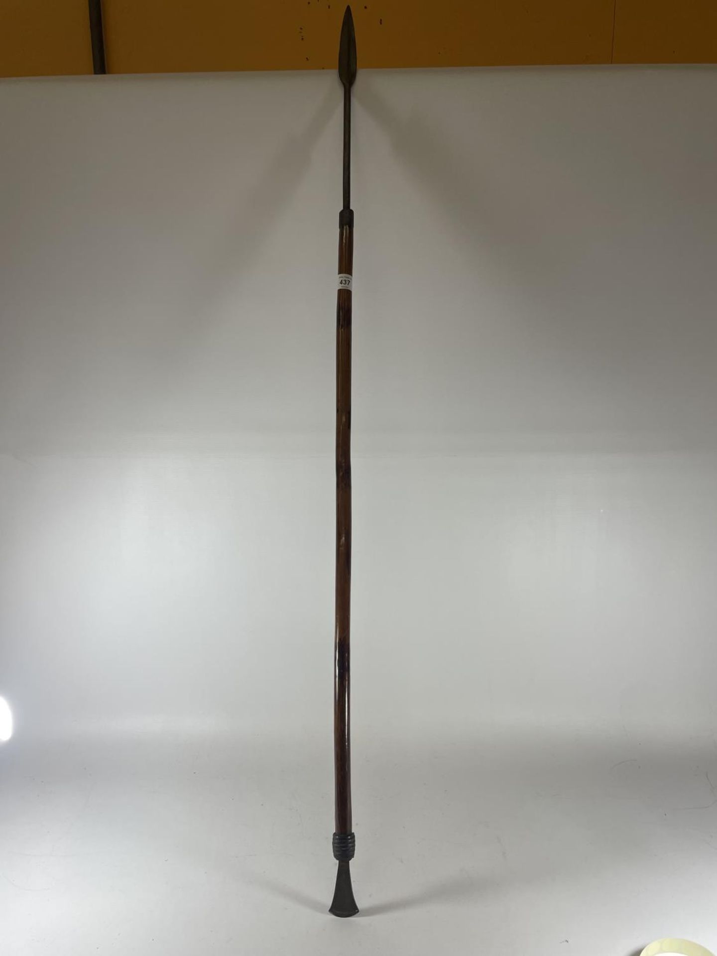 A LATE 19TH / EARLY 20TH CENTURY AFRICAN SPEAR, LENGTH 127CM