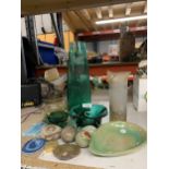 A MIXED LOT TO INCLUDE GLASS VASES AND BOWLS PLUS ONYX EGGS, BLUE AGATE,