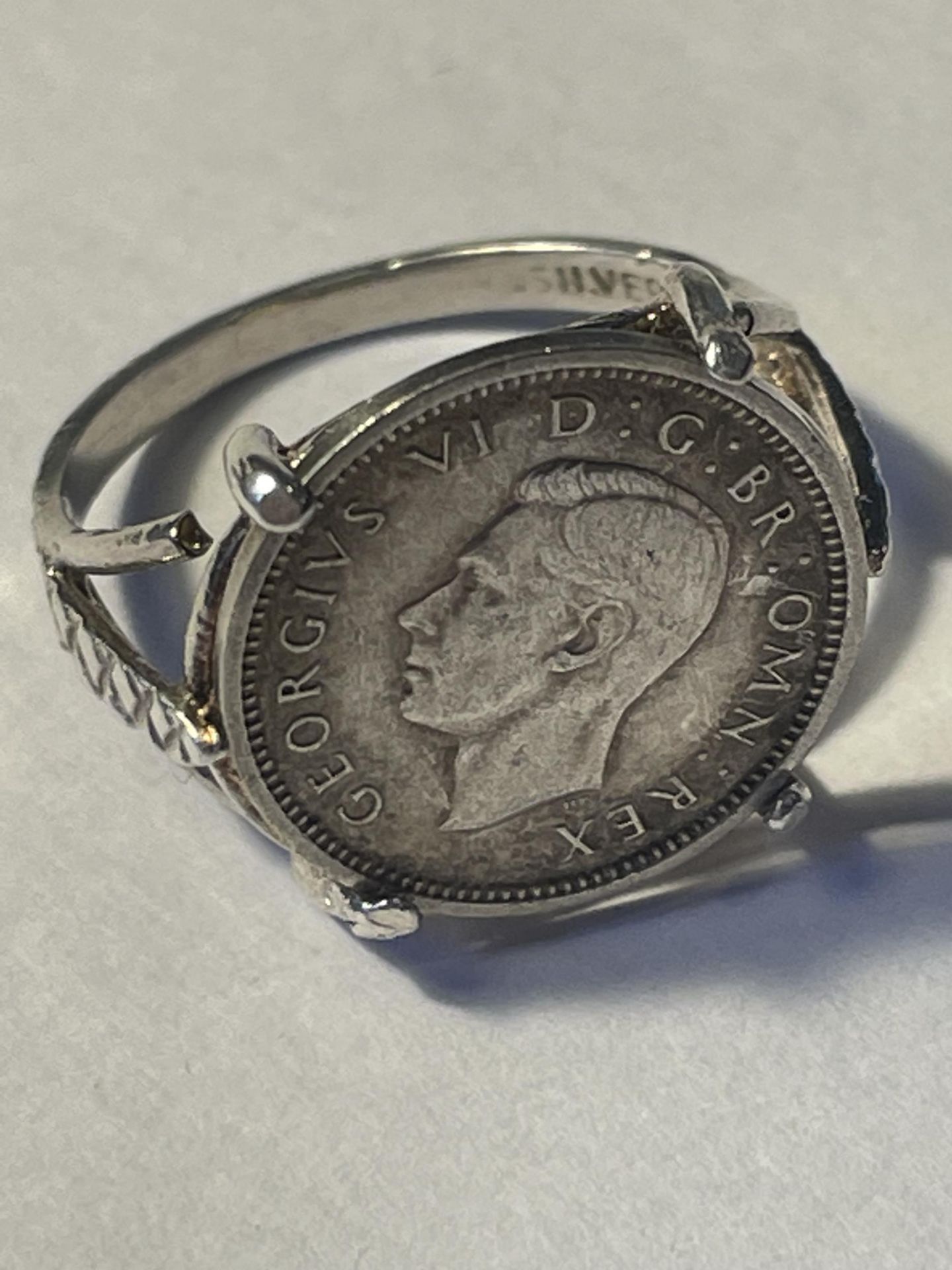 A SILVER NECKLACE WITH INGOT PENDANT, A SILVER RING WITH GEORGE V 1937 THREE PENCE AND A SILVER - Image 2 of 7