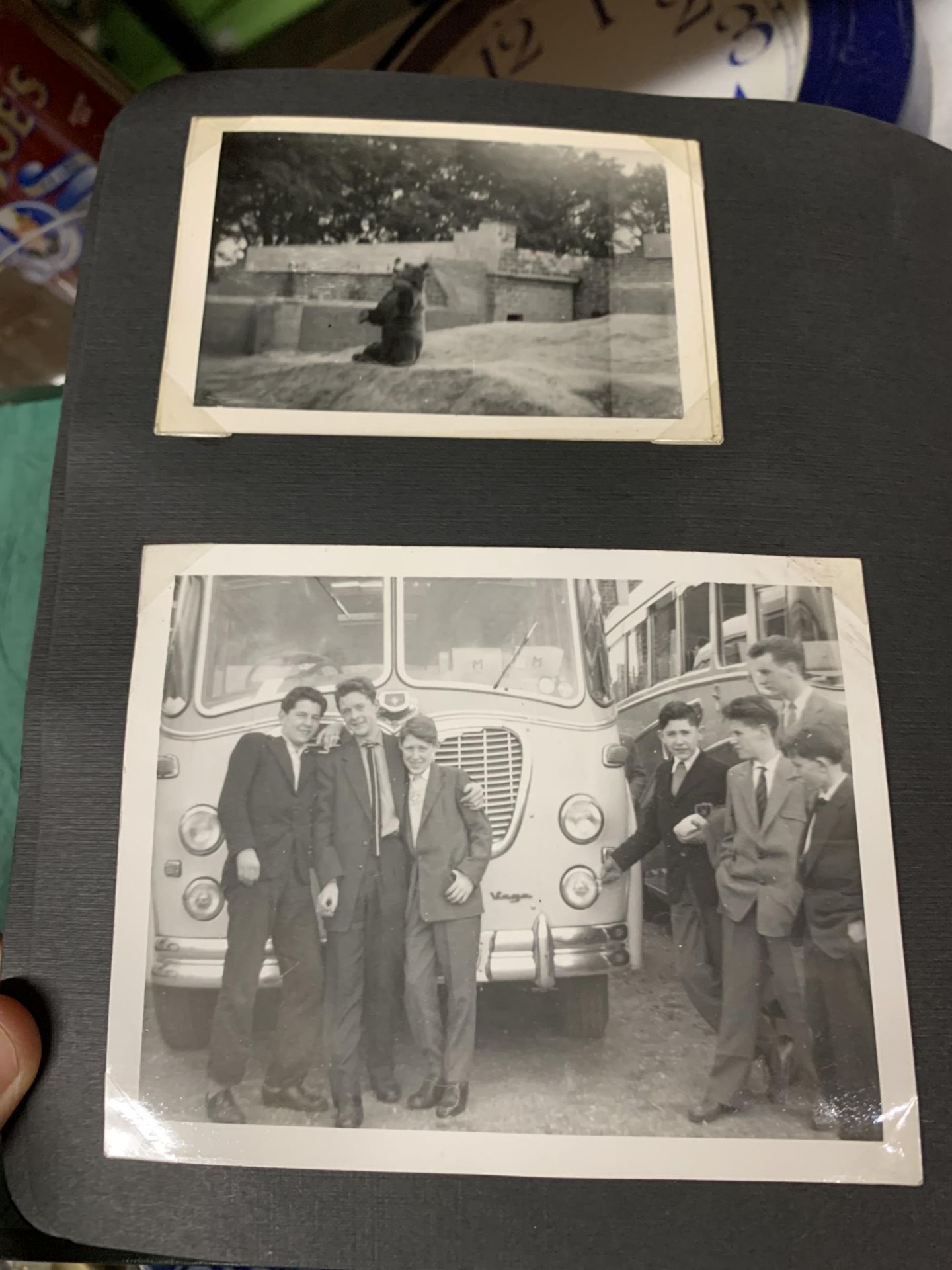 TWO VINTAGE JOHN PLAYER AEROPLANES CIGARETTE CARD BOOKLETS AND A VINTAGE PHOTO ALBUM - Bild 5 aus 6