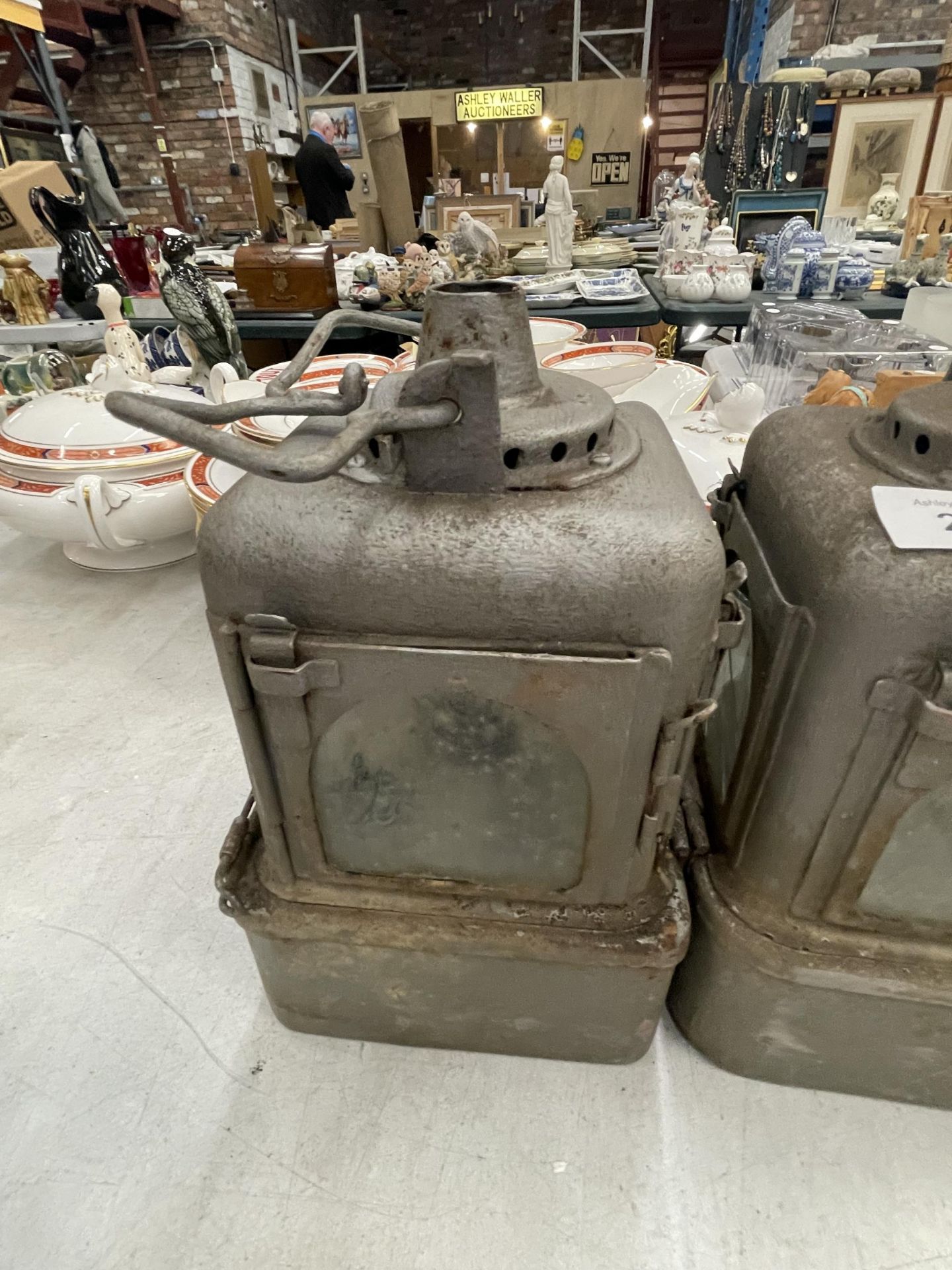 A PAIR OF VINTAGE BRITISH RAIL RAILWAY LAMPS - Image 2 of 3