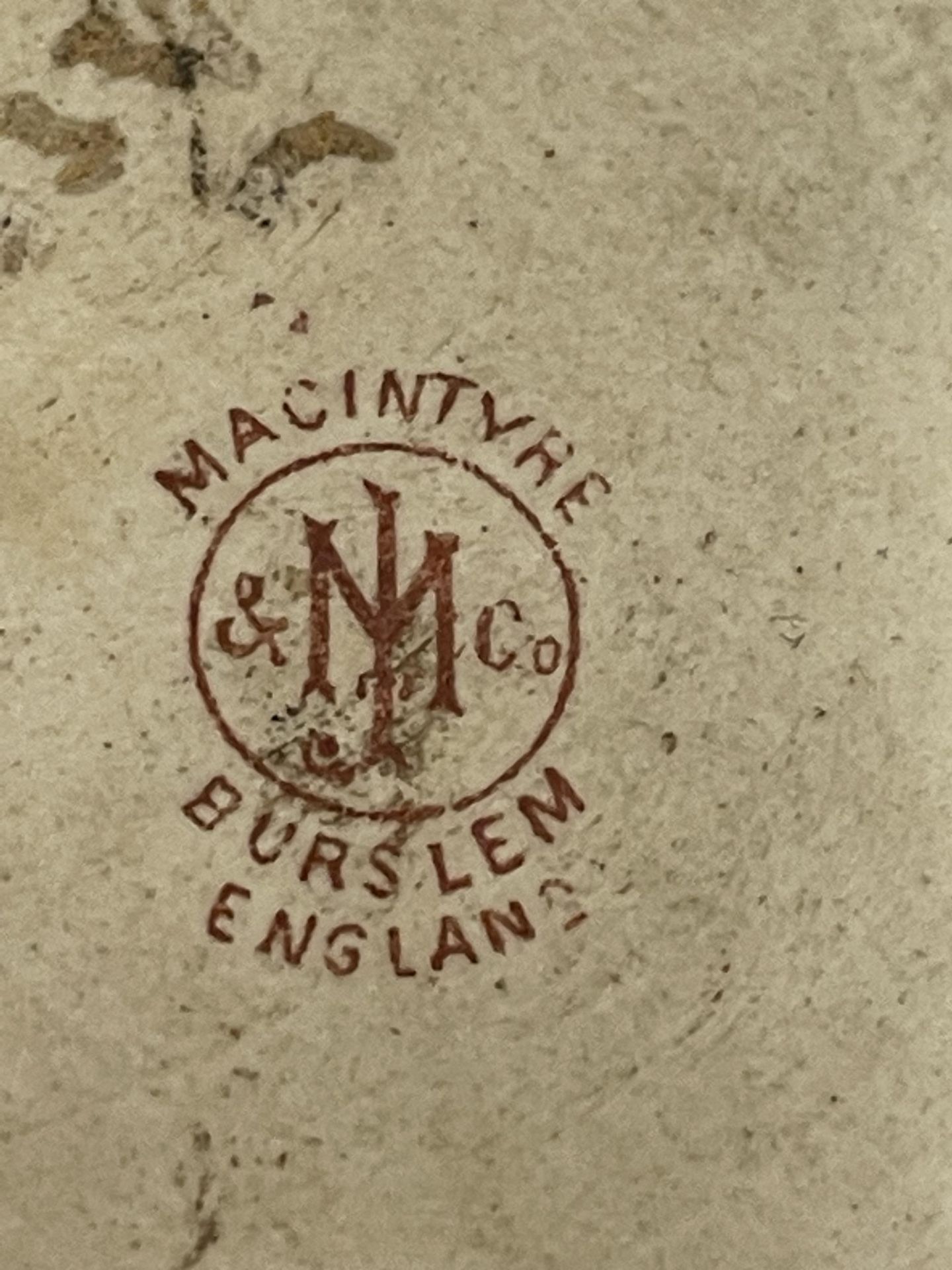 A MACINTYRE & CO 'ABSENT MINDED BEGGAR' CERAMIC POT - Image 3 of 3