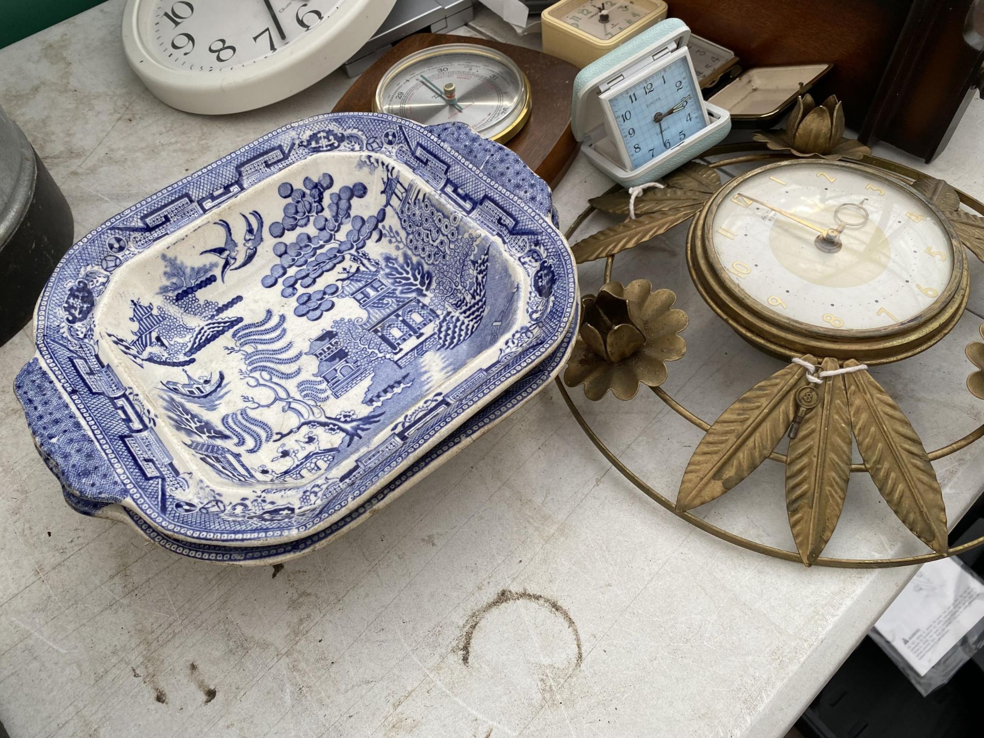 AN ASSORTMENT OF VARIOUS CLOCKS - Image 4 of 4