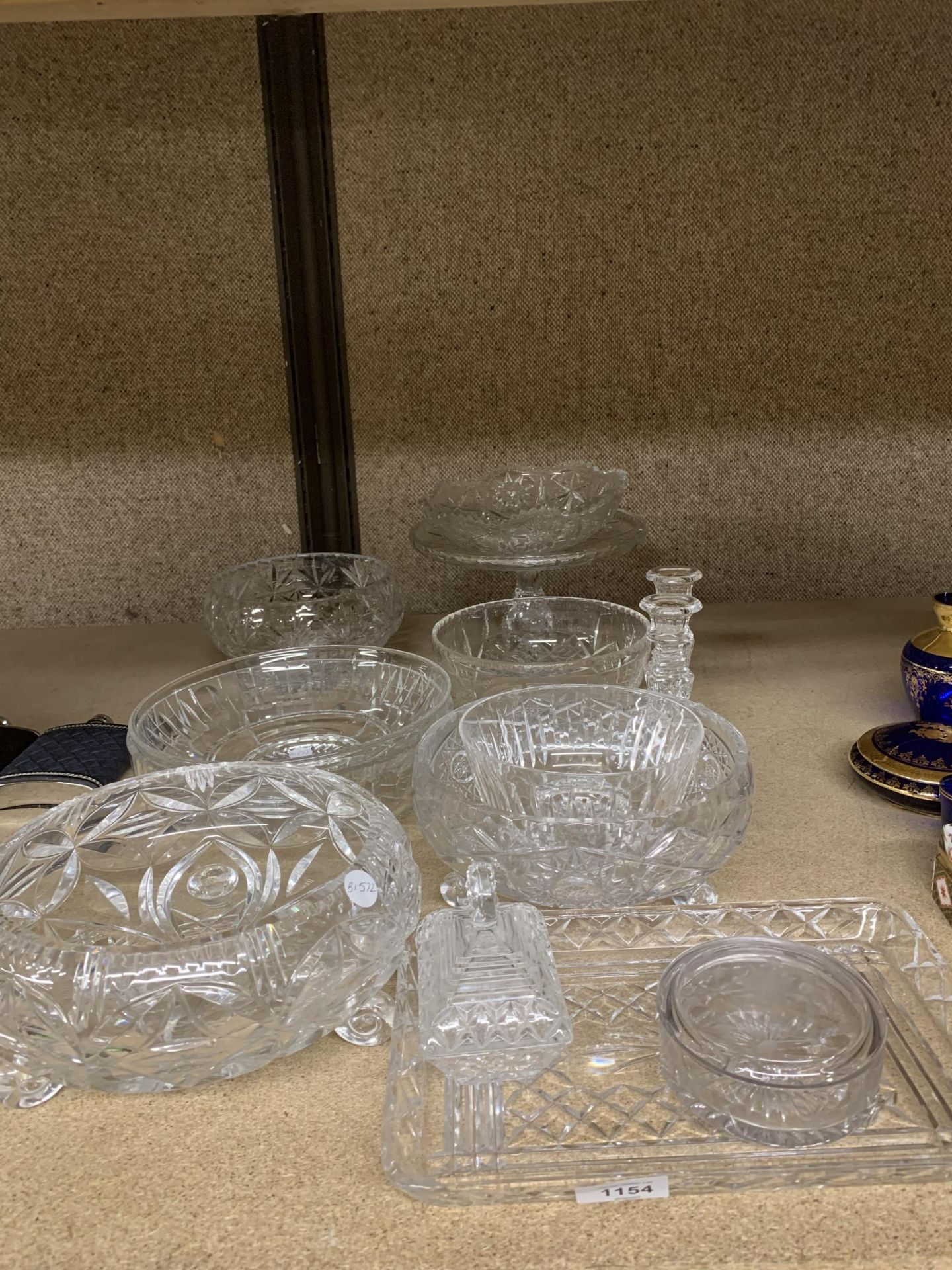 A LARGE QUANTITY OF GLASSWARE TO INCLUDE CUT GLASS BOWLS, CANDLESTICKS, A CAKE STAND, PART