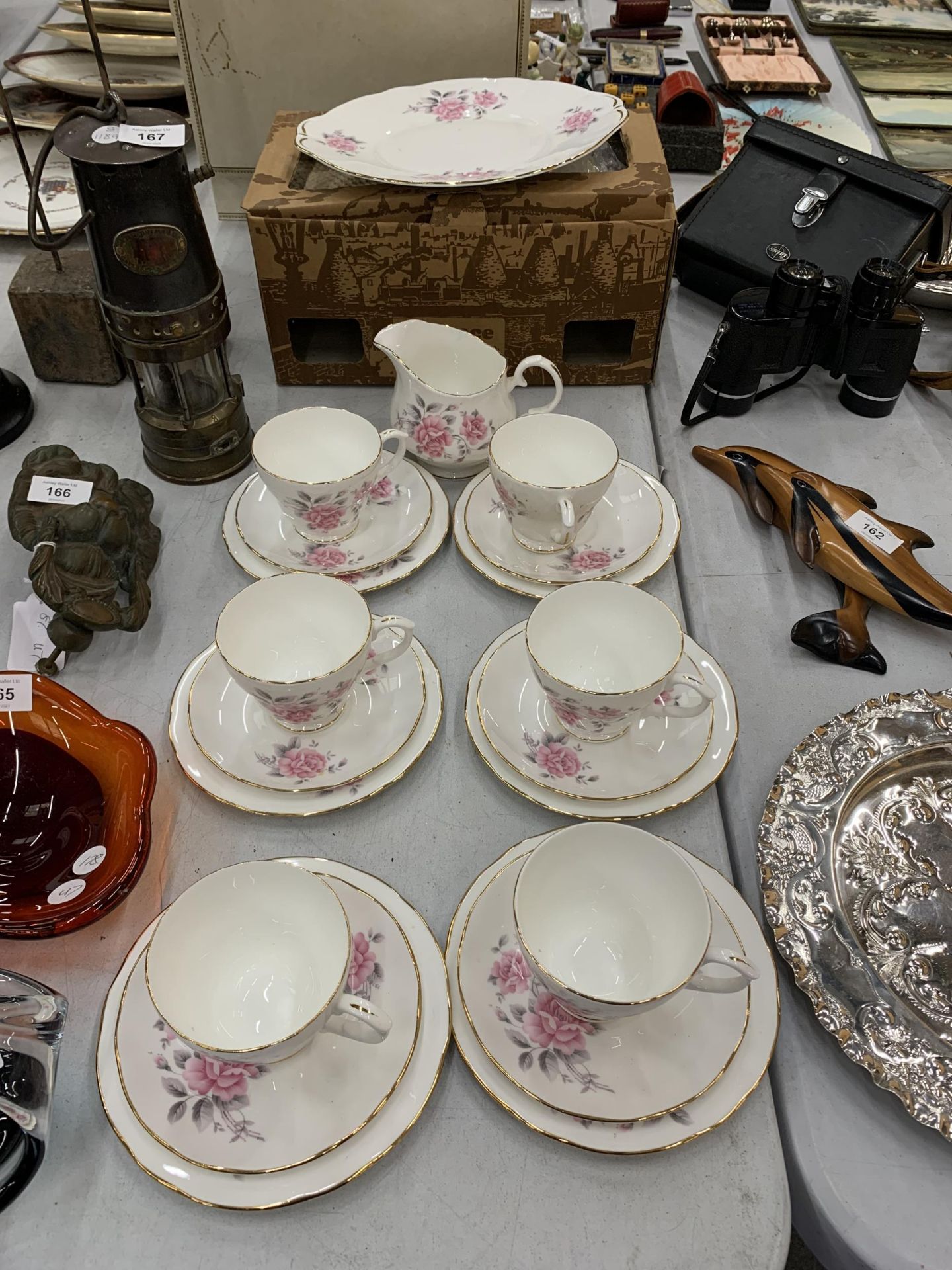 A DUCHESS CHINA PART TEA SET