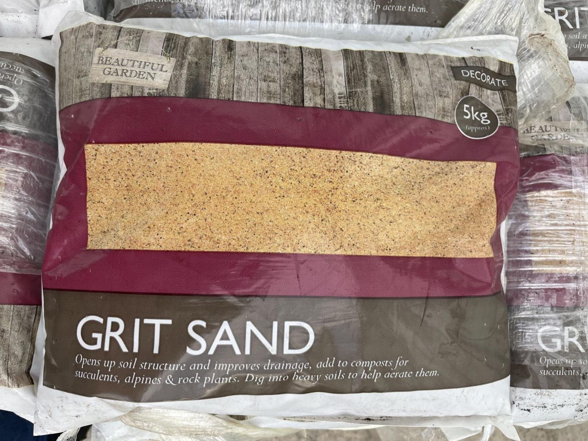 TWENTY FOUR 5KG BAGS OF GRIT SAND NO VAT