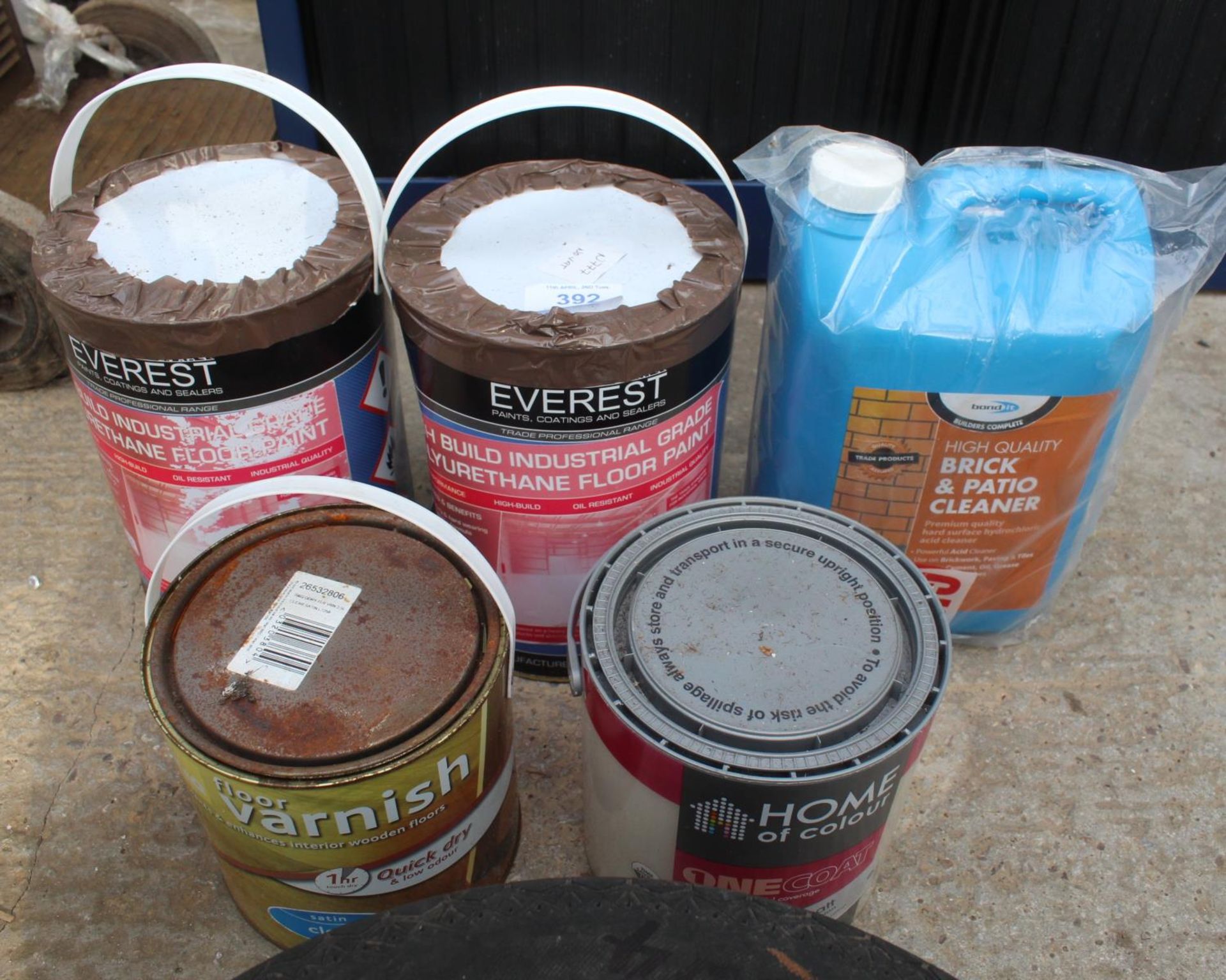 TWO 5L DRUMS OF FLOOR PAINT, A DRUM OF PATIO CLEANER AND FURTHER TINS OF PAINT NO VAT