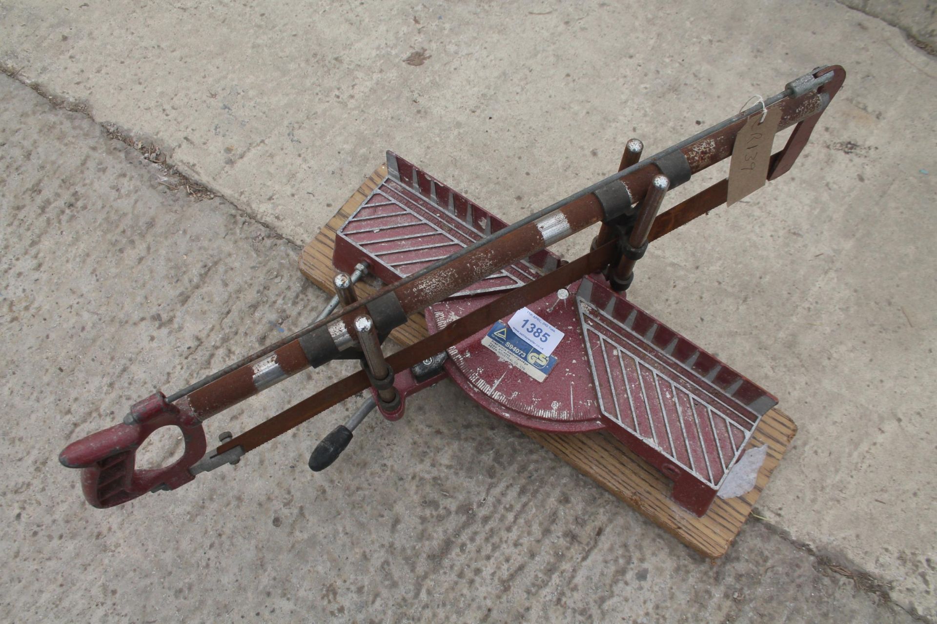 SMALL MITRE SAW NO VAT