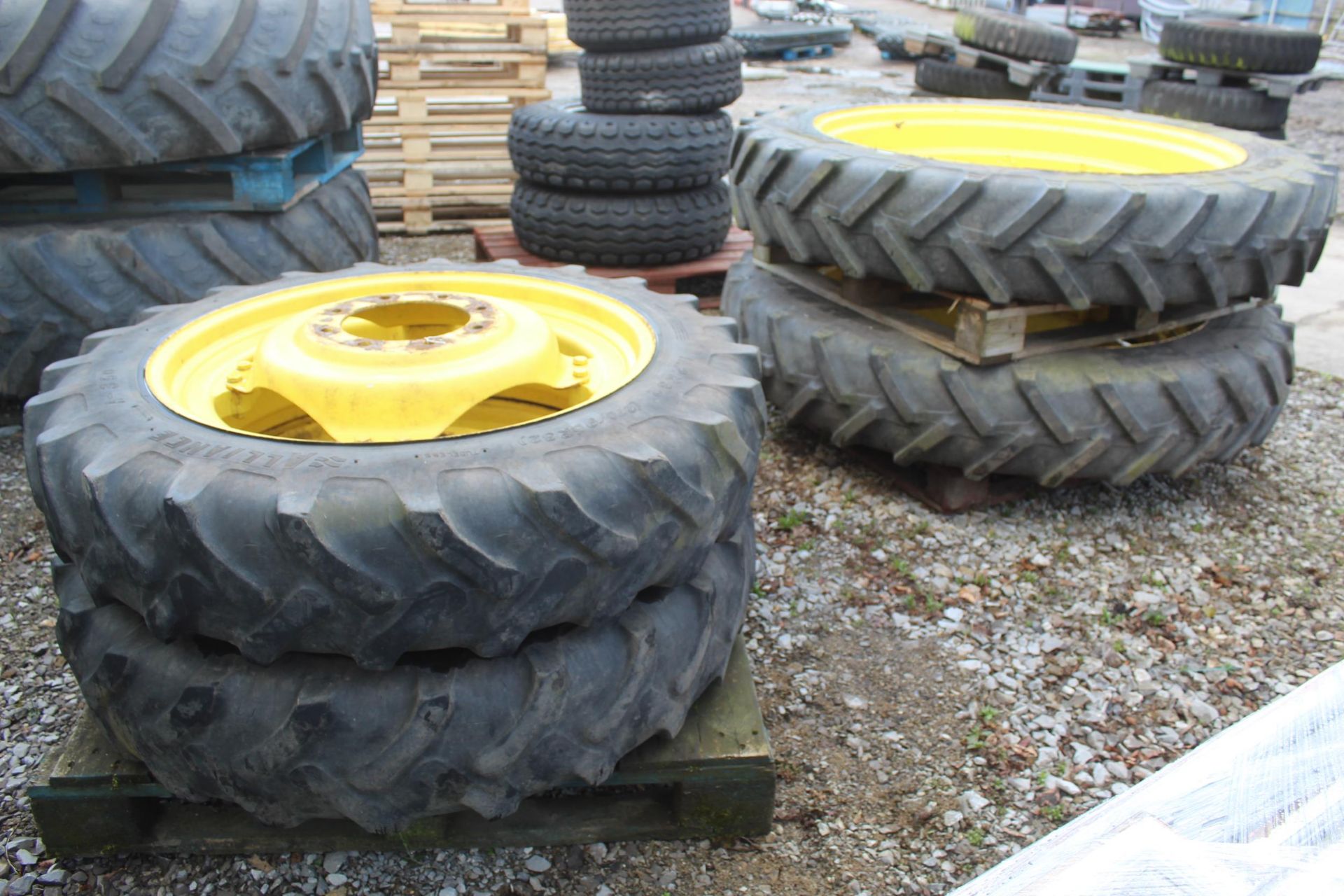 SET OF 4 JOHN DEERE ROW CROP WHEELS AND TYRES 270/95R46 -300/95R46 + VAT - Image 2 of 2