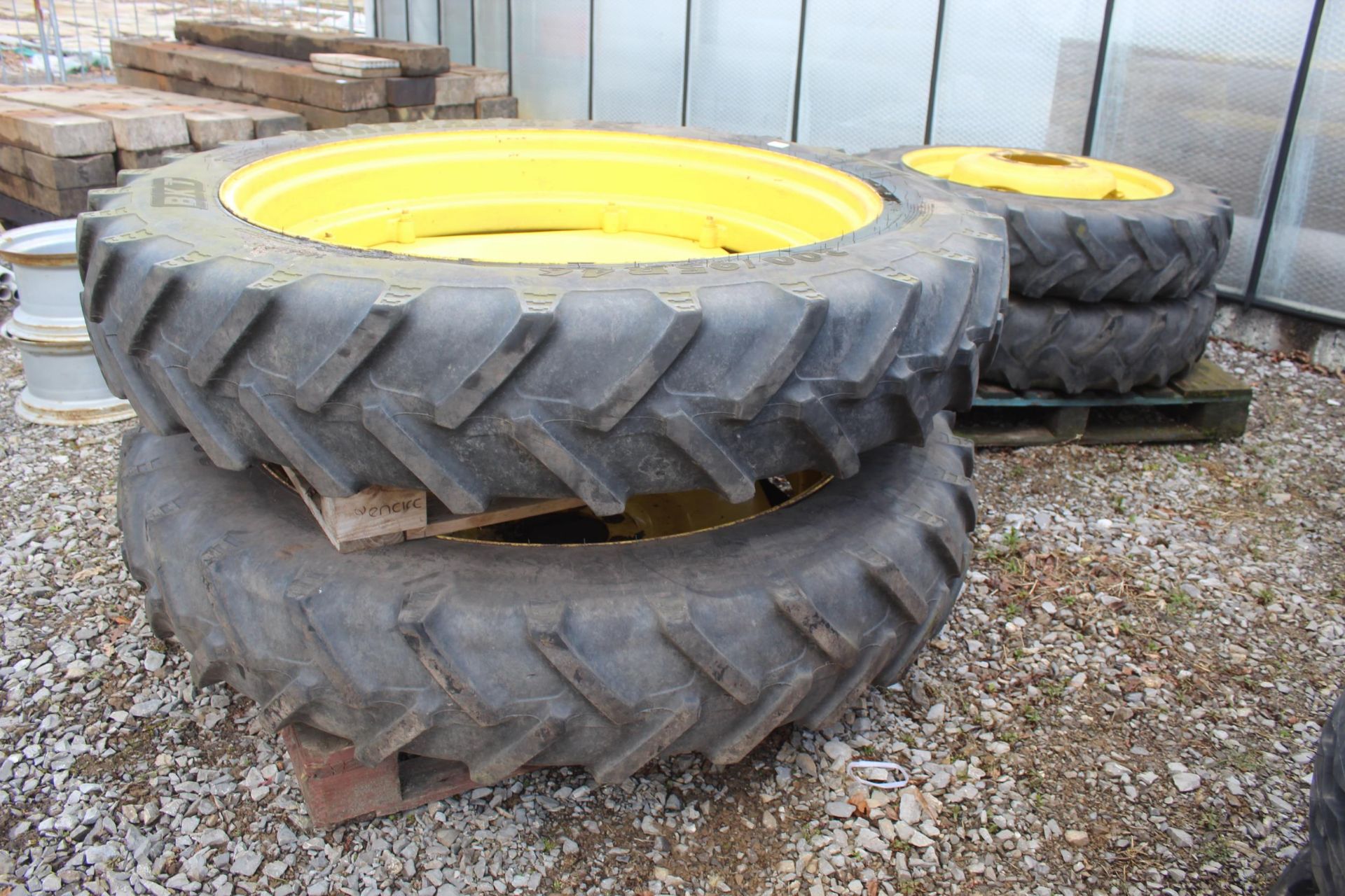 SET OF 4 JOHN DEERE ROW CROP WHEELS AND TYRES 270/95R46 -300/95R46 + VAT