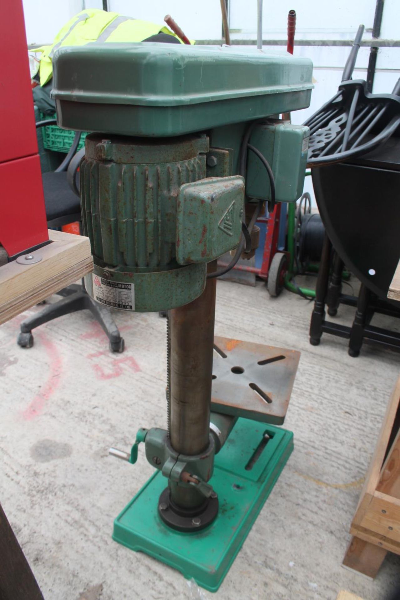 PILLAR DRILL WITH 4 LEGGED WOODEN BENCH NO VAT - Image 3 of 4