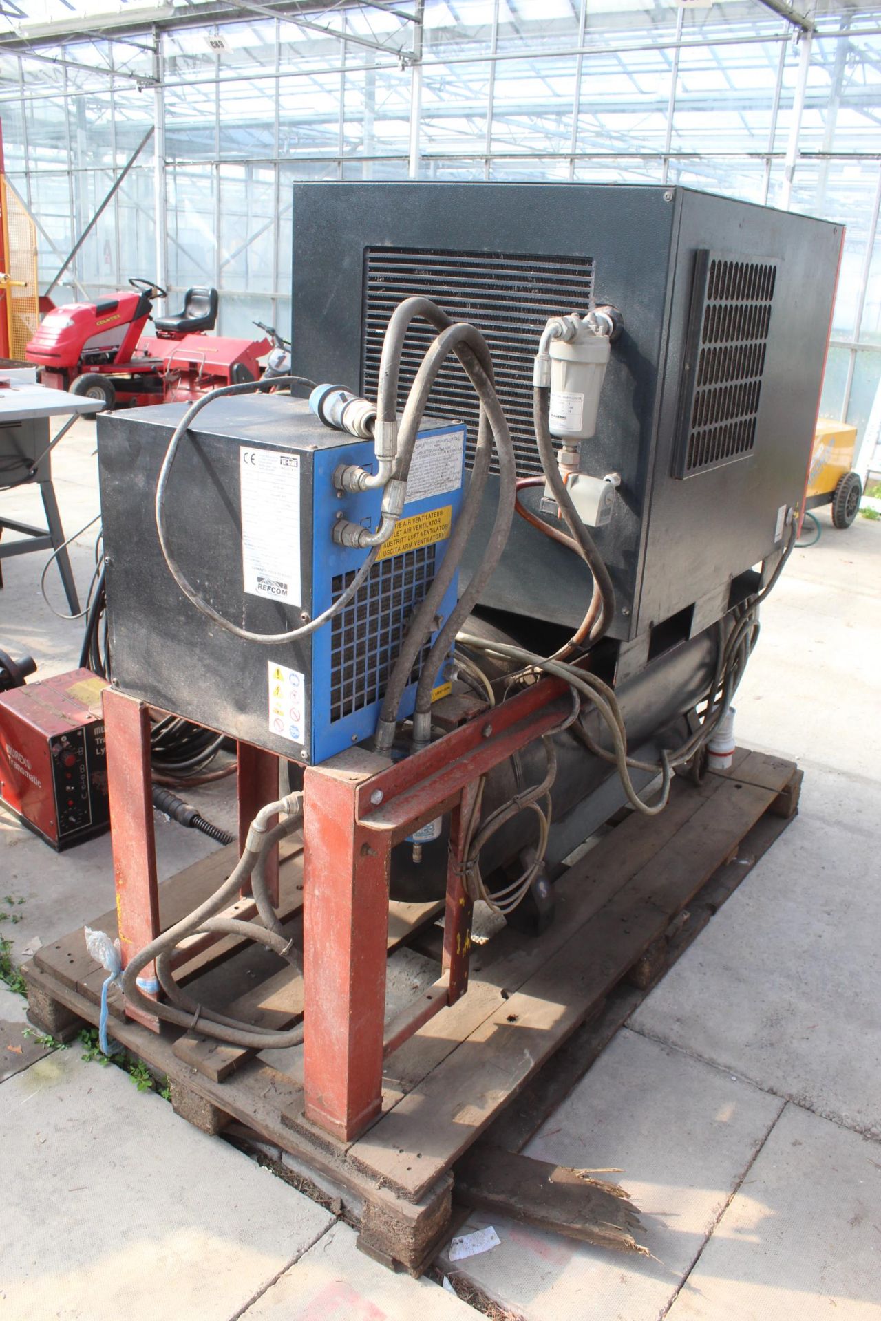 MATTEI BLADE S 4L SILENCED COMPRESSOR COMPLETE WITH DRYER SN GEVL2S2BOB 4321 LOW HOURS + VAT - Image 2 of 5