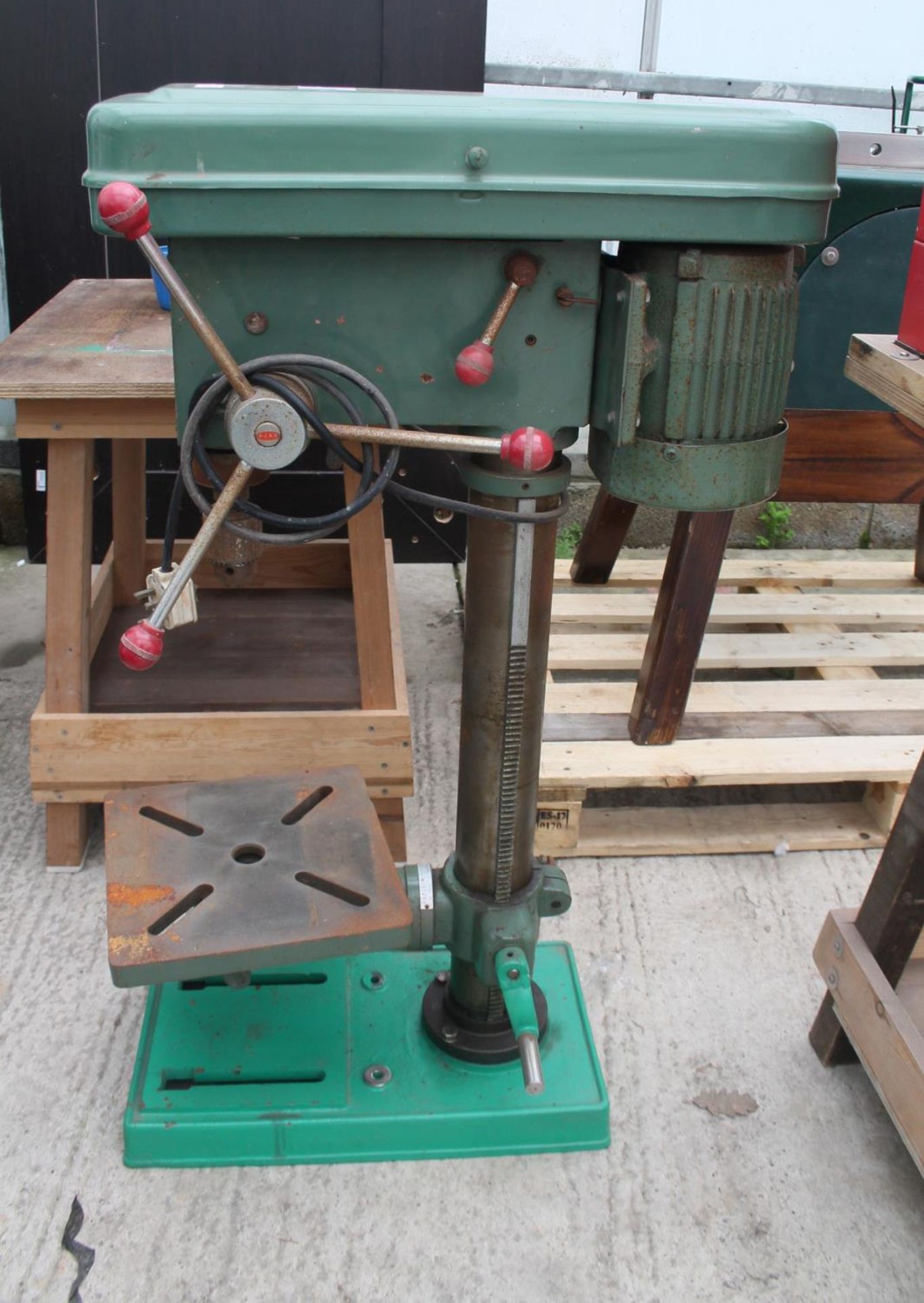 PILLAR DRILL WITH 4 LEGGED WOODEN BENCH NO VAT - Image 2 of 4