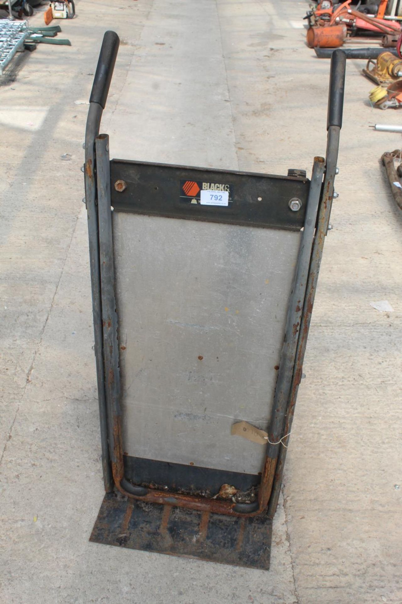 BLACK & DECKER SACK TRUCK NO VAT