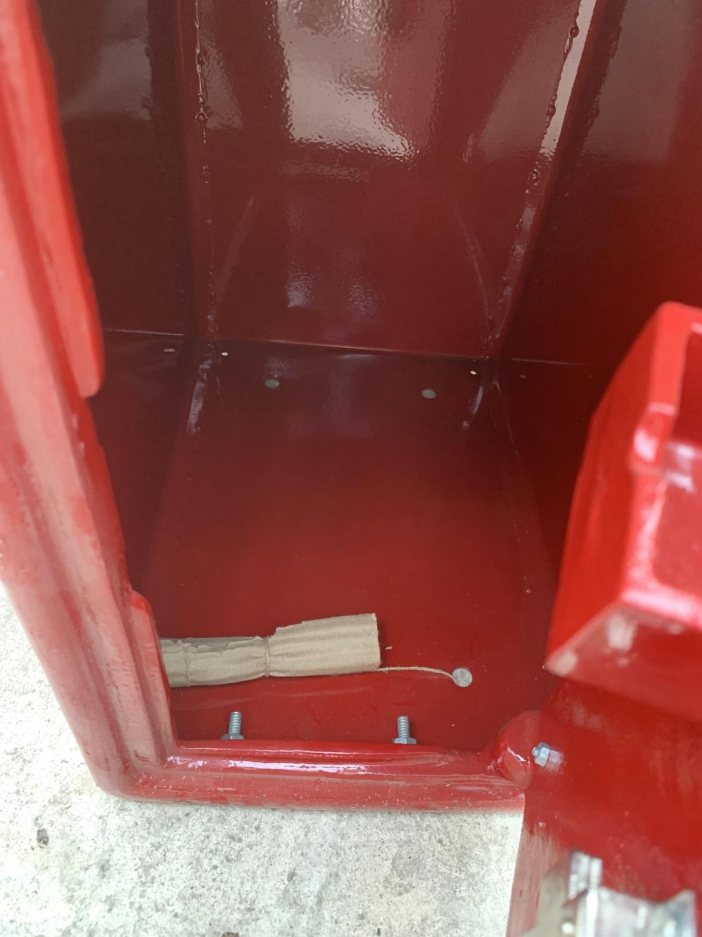 A RED POST BOX WITH KEYS + VAT - Image 4 of 4