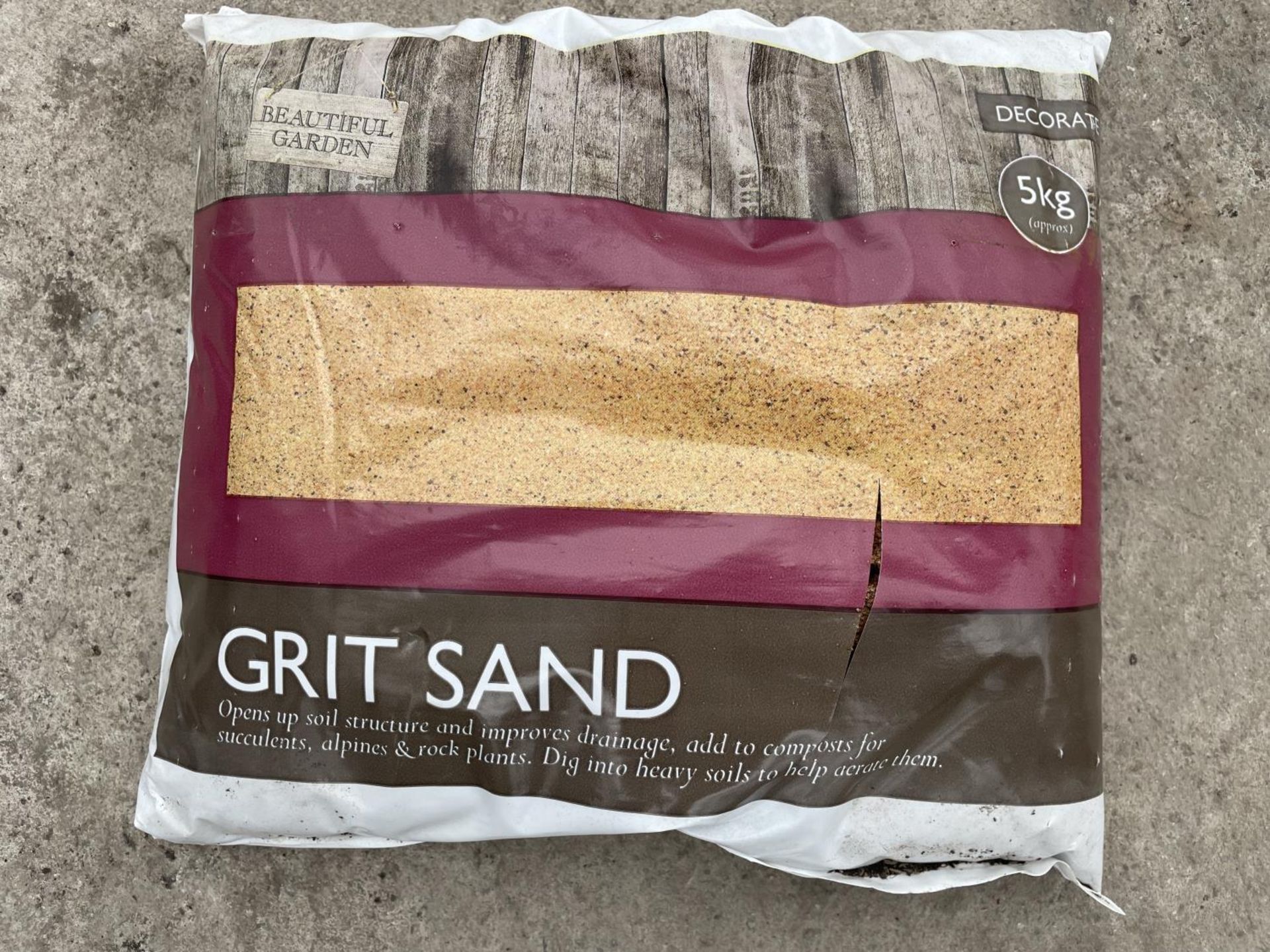 TWENTY FOUR 5KG BAGS OF GRIT SAND NO VAT