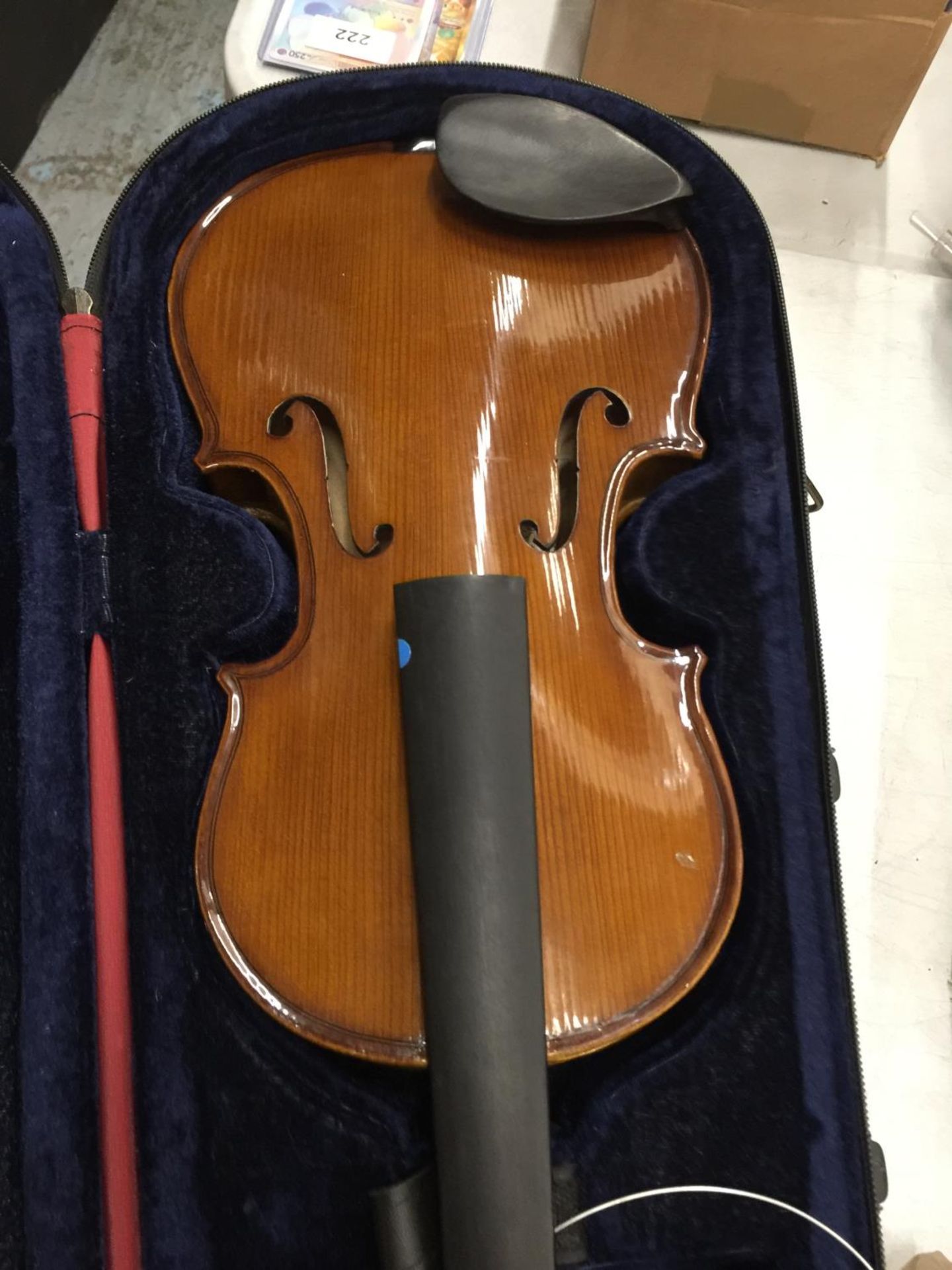 A CASED VIOLIN AND BOW - Image 3 of 6
