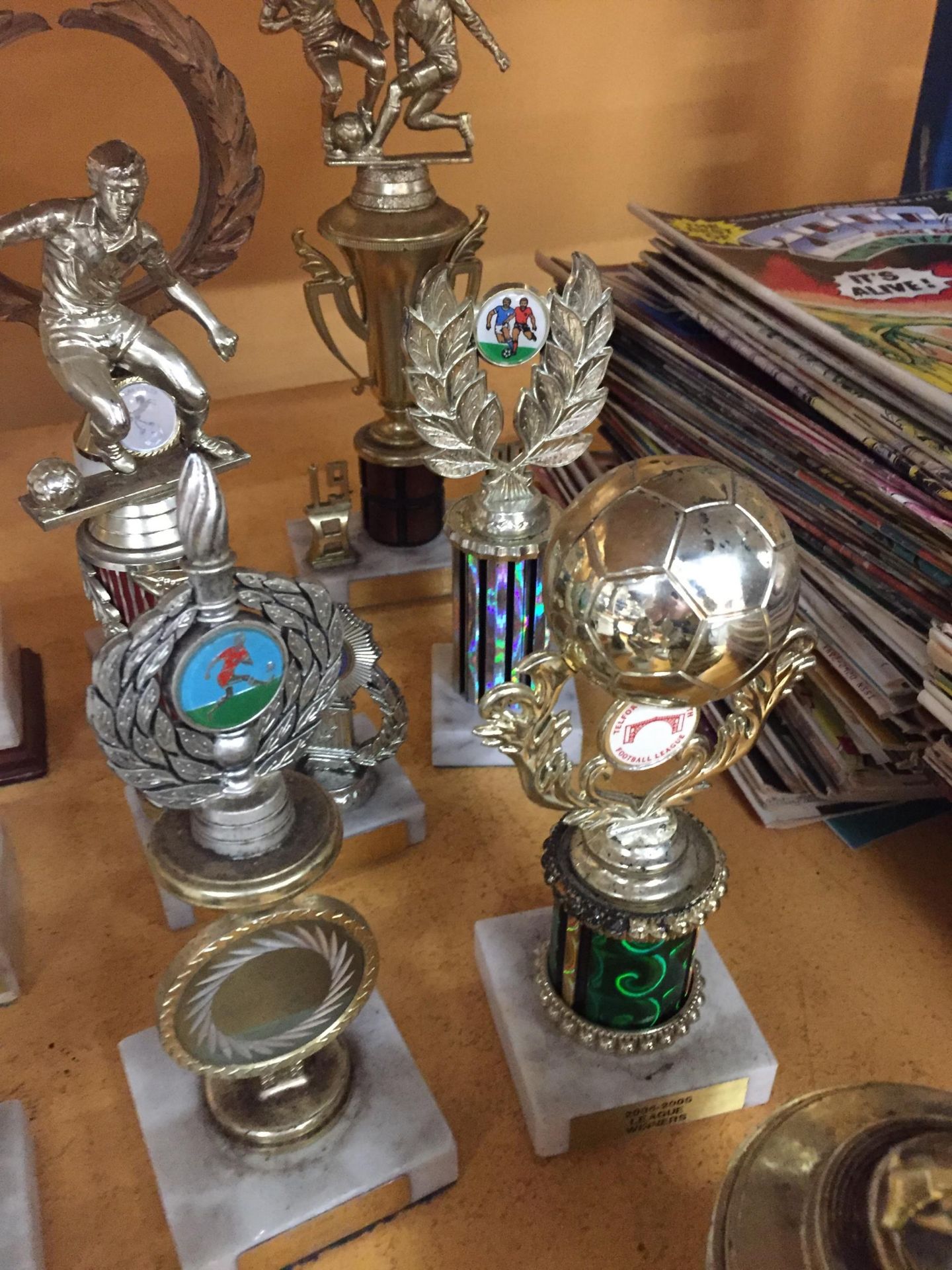 A COLLECTION OF SPORTING TROPHIES - Image 7 of 8