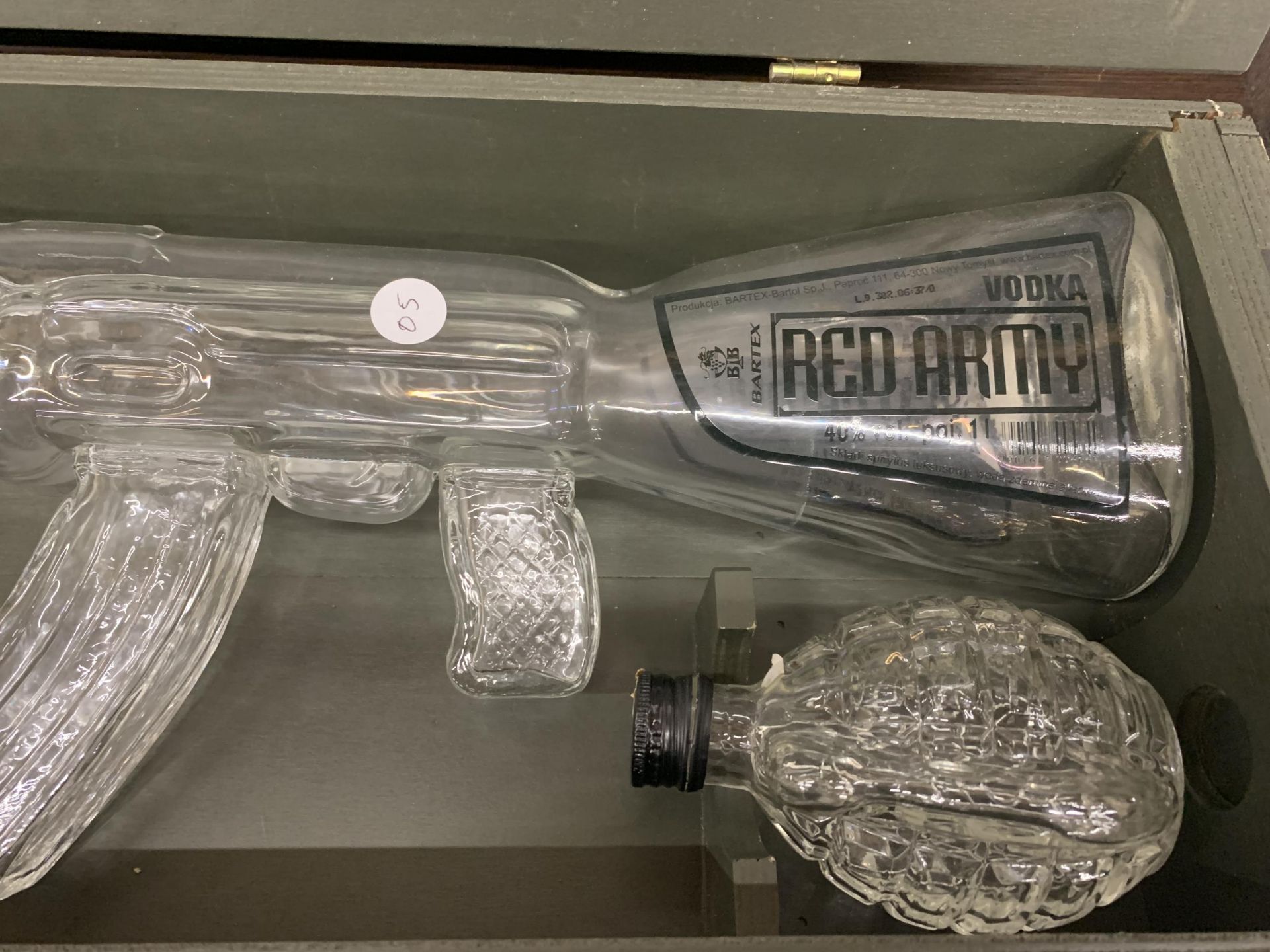 A BOXED RED ARMY GLASS GUN SPIRITS BOTTLE, SIX GLASSES AND GRENADE HIP FLASK - Image 3 of 3