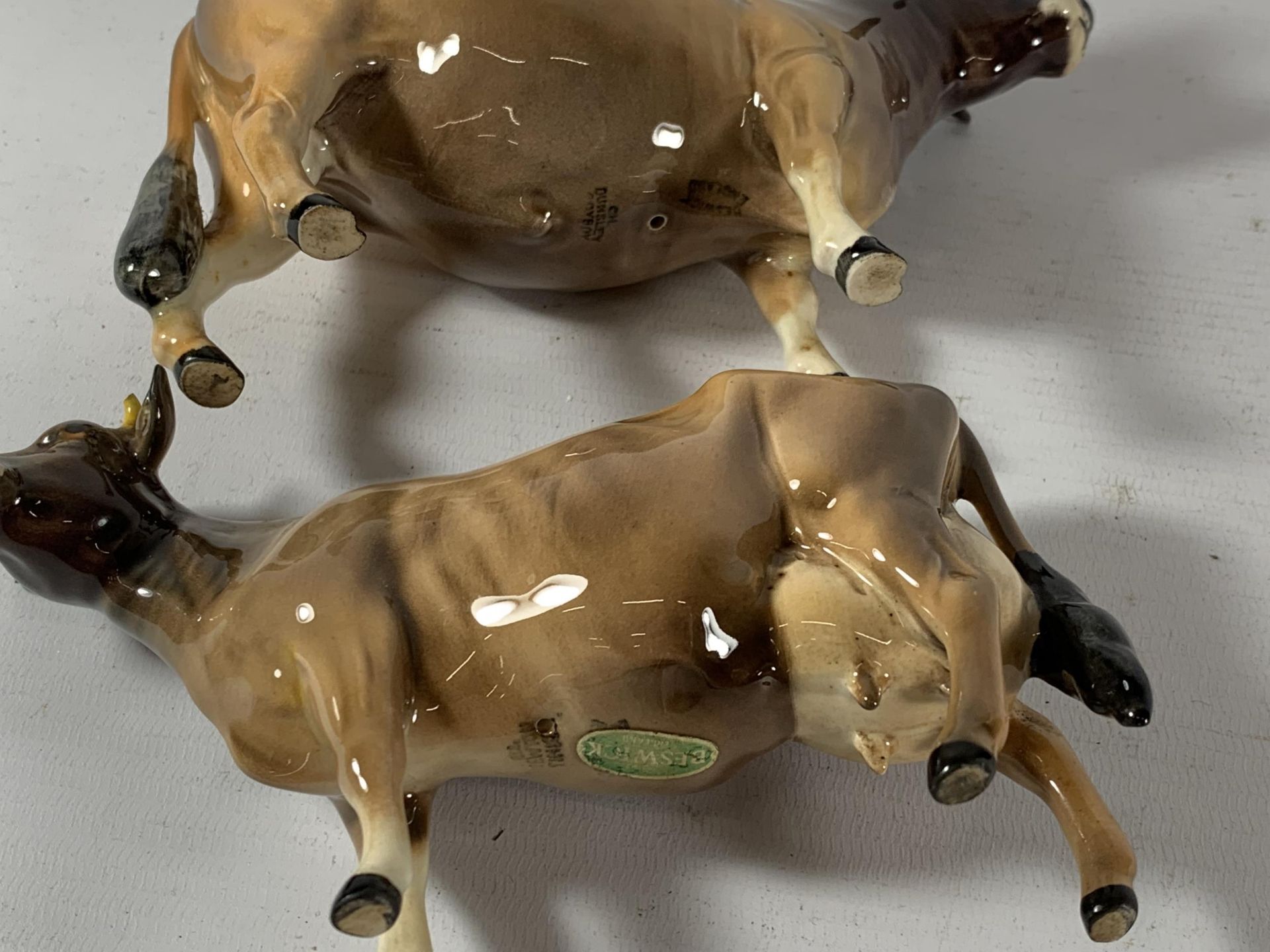 TWO BESWICK COW CATTLE ANIMAL FIGURES TO INCLUDE DUNSLEY COYBOY - Image 3 of 3